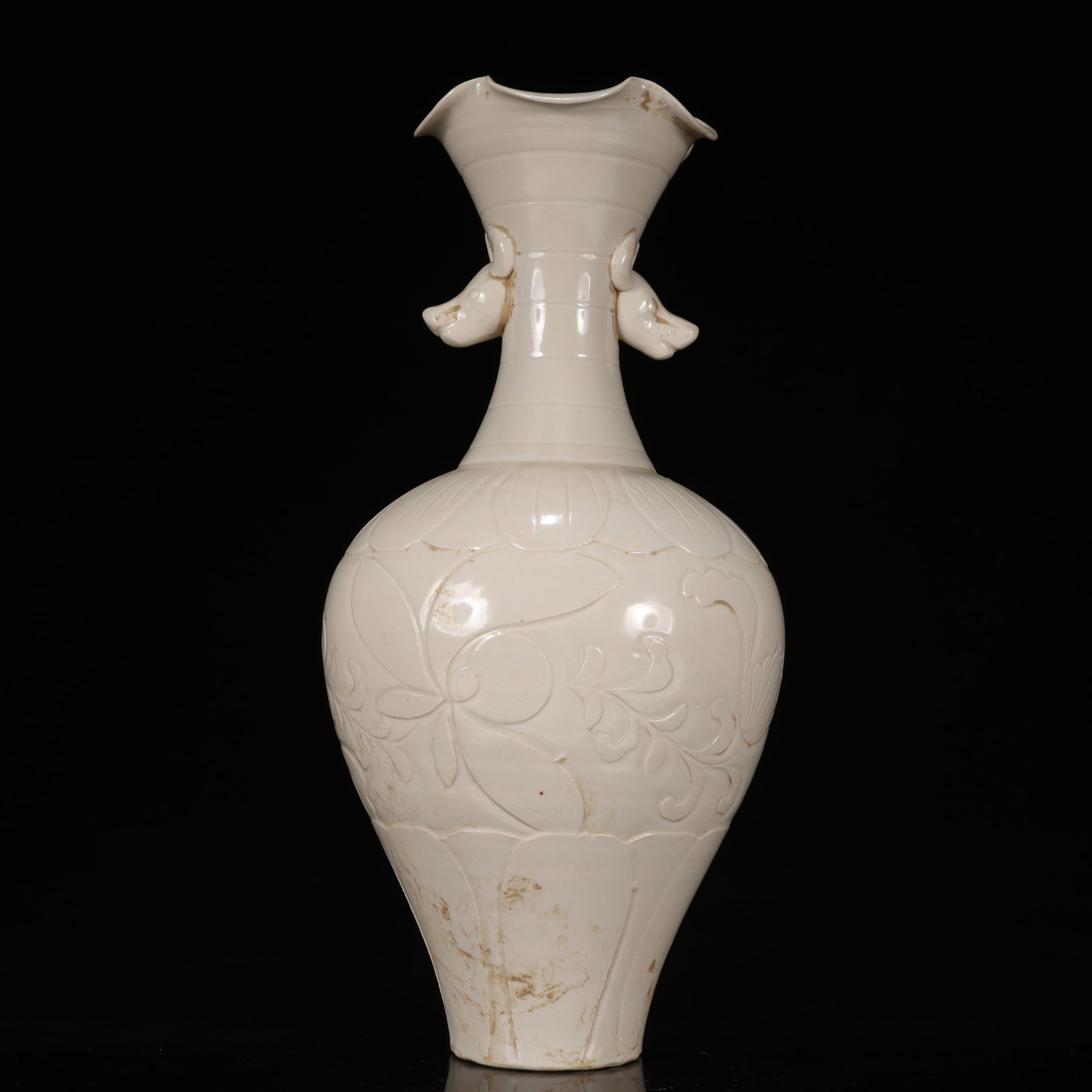 A Rare Ding yao Flower Pattern Double-Ears Vase: A Rare Ding yao Flower Pattern Double-Ears Vase,Song Dynasty, China,Size:5.5inx5.5inx11.8in,Weight:650g 定窑花卉纹双耳瓶，中国宋