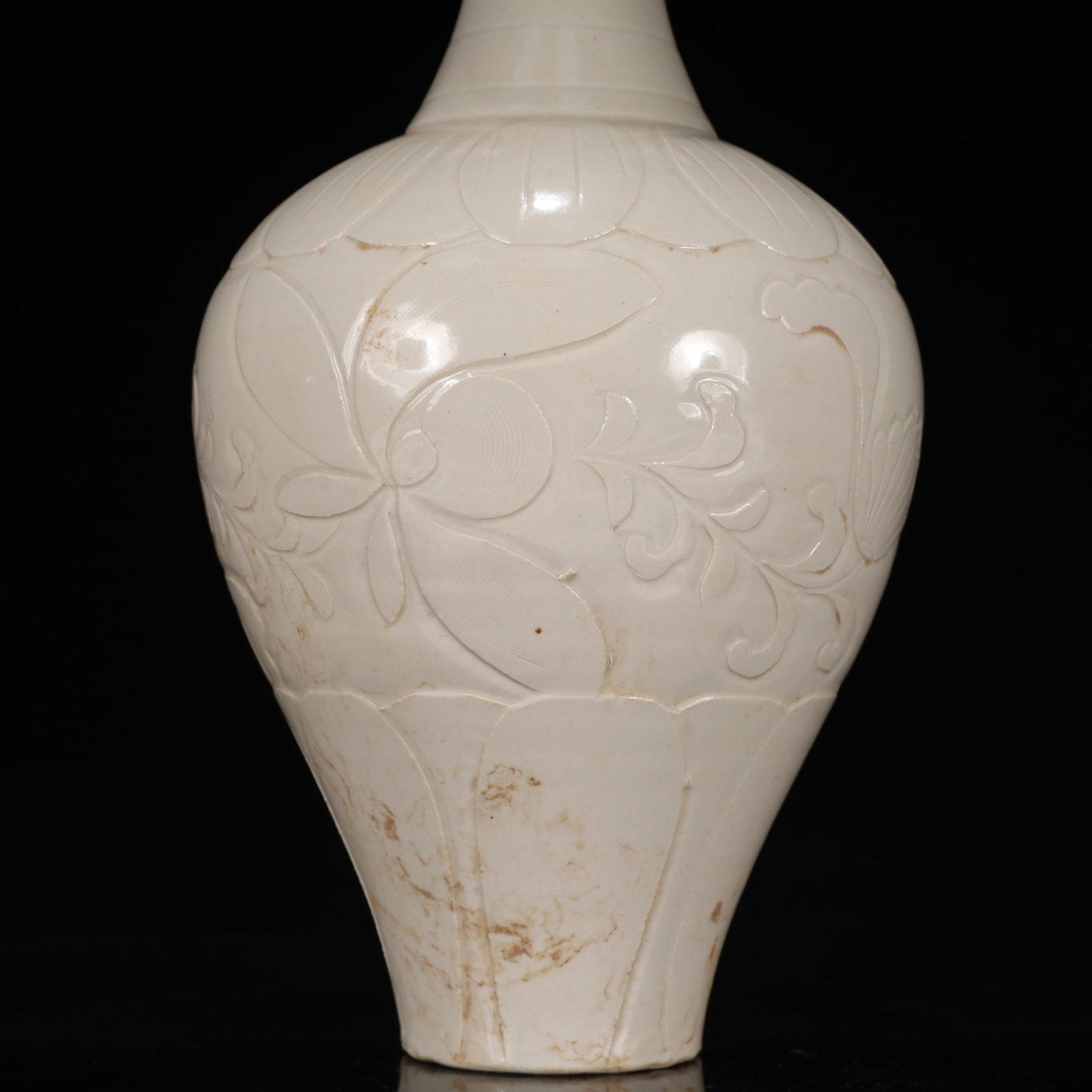 A Rare Ding yao Flower Pattern Double-Ears Vase - 3