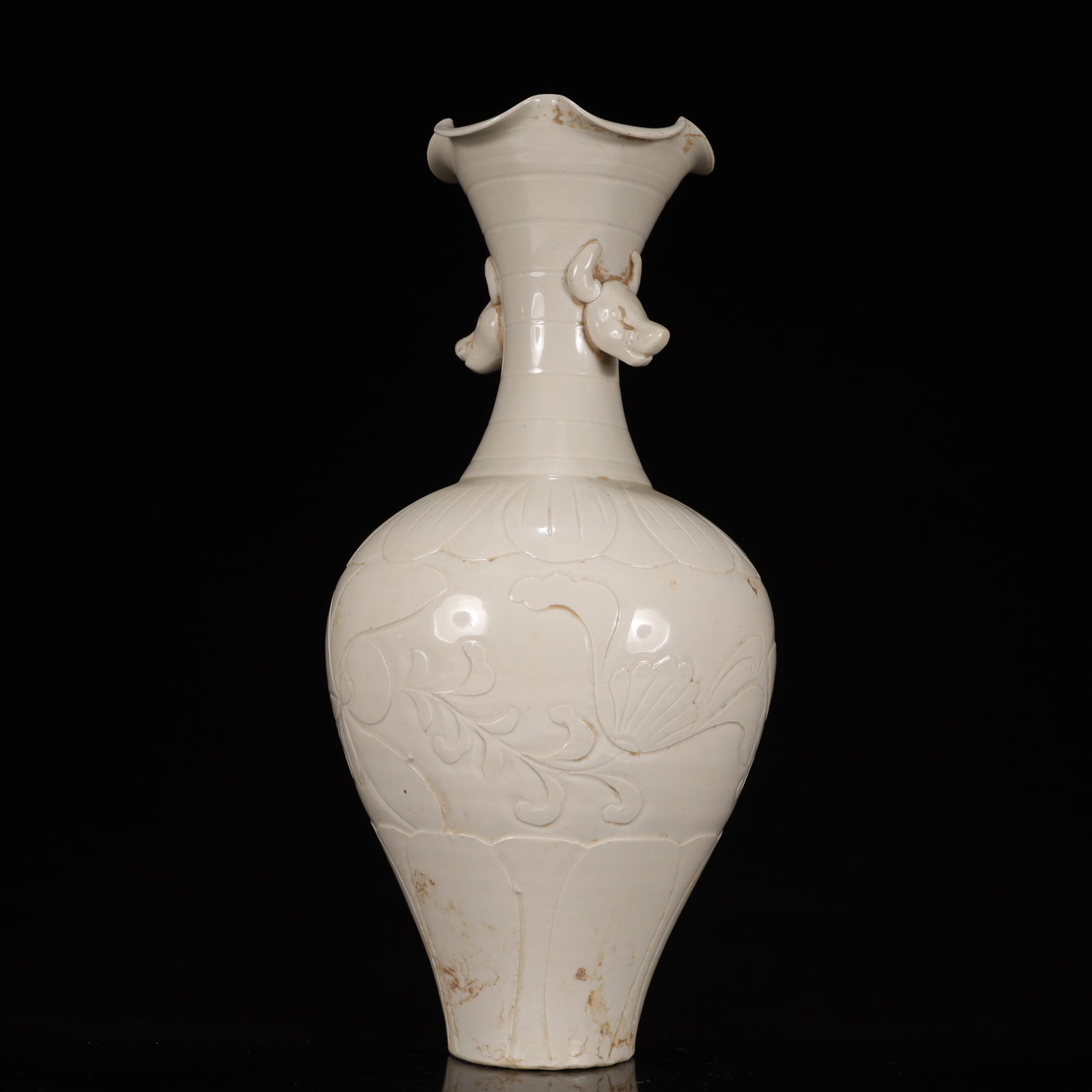 A Rare Ding yao Flower Pattern Double-Ears Vase - 4