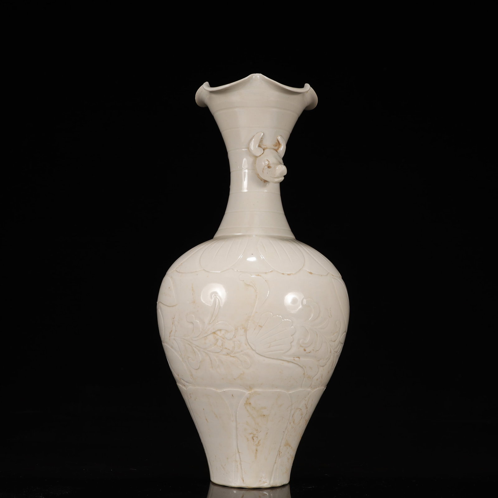 A Rare Ding yao Flower Pattern Double-Ears Vase - 9