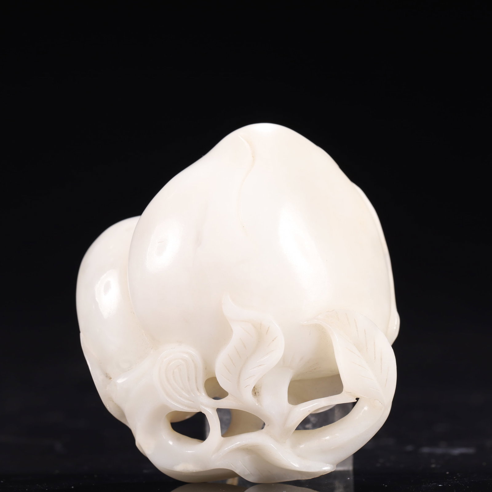An Exquisite White Jade Bats Pattern Peach Ornament (1 of 6)
