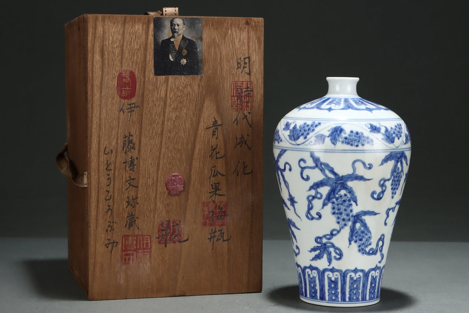 An Exquisite Blue and White Melon and Fruit Pattern Vase: An Exquisite Blue and White Melon and Fruit Pattern Vase,Ming Dynasty,China,with Chenghua Six-character Mark,Size:8.7inx5.5in