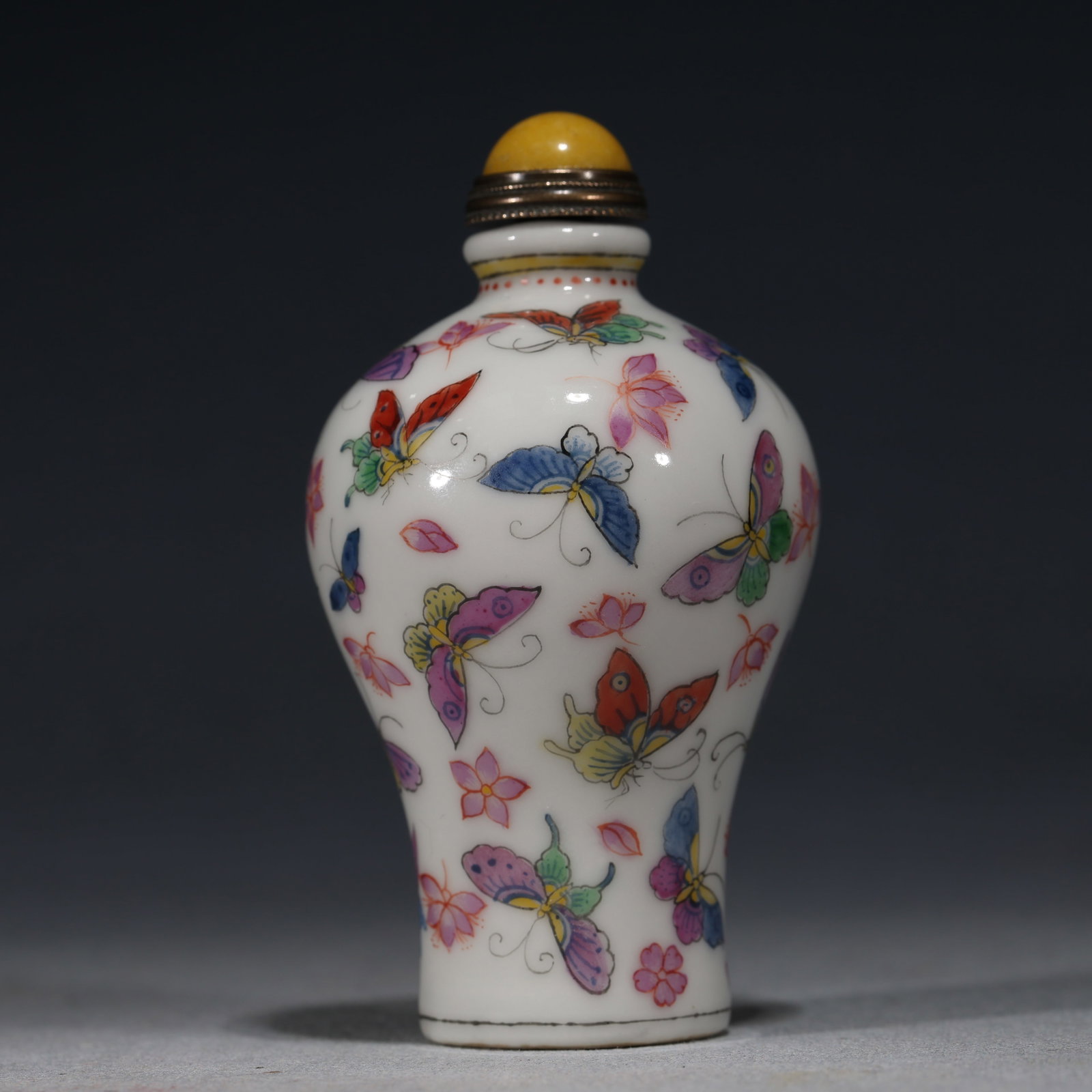 An Exquisite Famille-Rose Hundred Butterflies Lotus Pattern Snuff Bottle: An Exquisite Famille-Rose Hundred Butterflies Lotus Pattern Snuff Bottle,Qing Dynasty, China,Yongzheng Four-character Mark,Size:2in×2in×3.3in