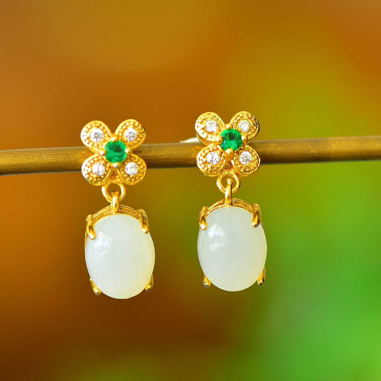 A Pair of Exquisite Bronze-Gold Plated Inlaid White Jade Earrings,Inlaid Diamond: A Pair of Exquisite Bronze-Gold Plated Inlaid White Jade Earrings,Inlaid Diamond,Size:8mmx10mm 一对铜镀金镶白玉耳环,嵌钻石