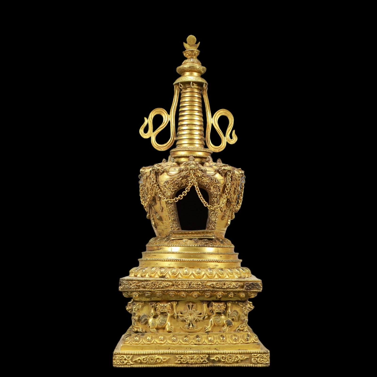 A Rare Gilt Bronze Niche: A Rare Gilt Bronze Niche,Qing Dynasty, China,Size:6.9inx16.1in,Weight:7150g 铜鎏金佛龛,中国清代