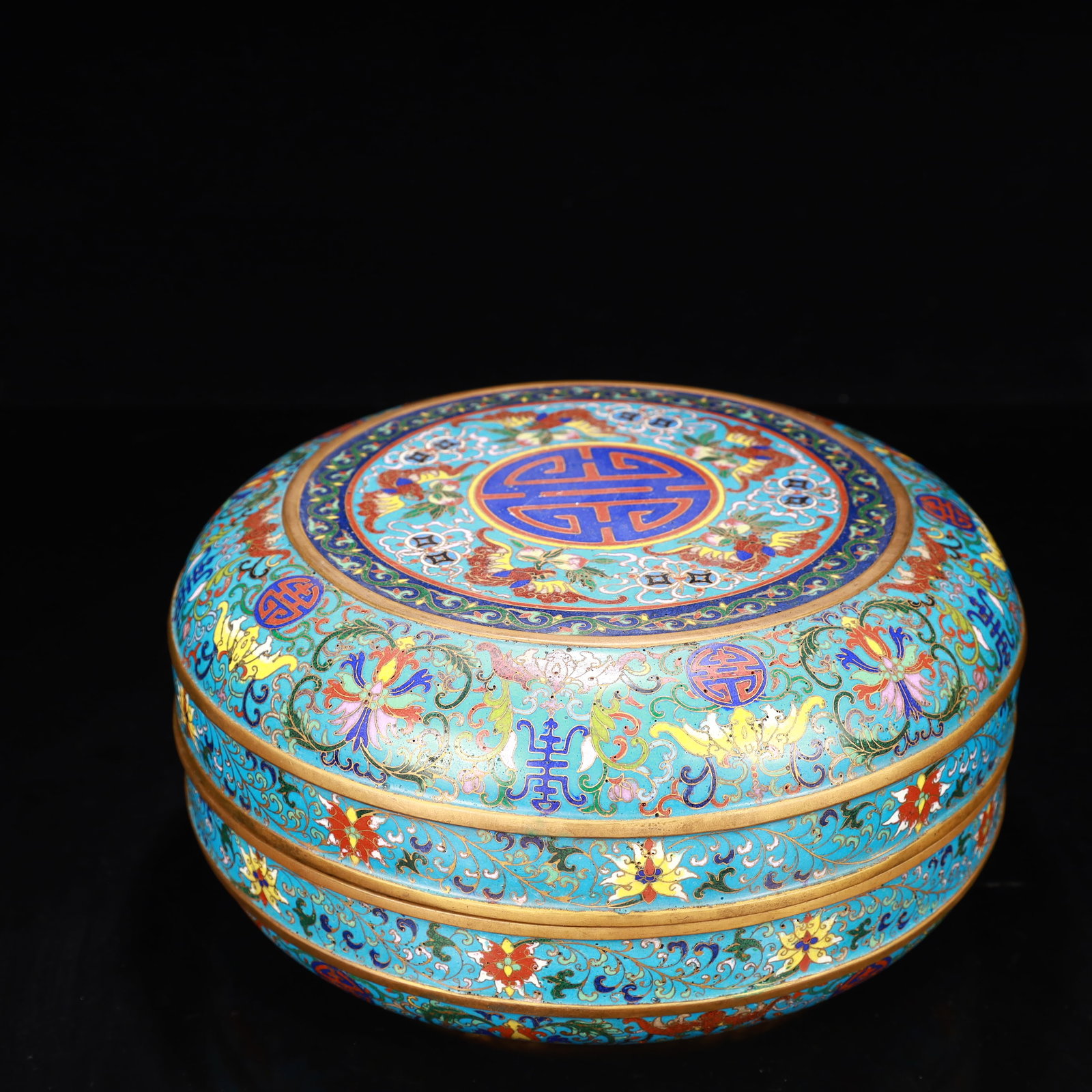 An Exquisite Cloisonne Flower and Phoenix Pattern Box: An Exquisite Cloisonne Flower and Phoenix Pattern Box,Qing Dynasty, China, Qianlong Four-character Mark,Size:9.8inx5.1inWeight:3250g