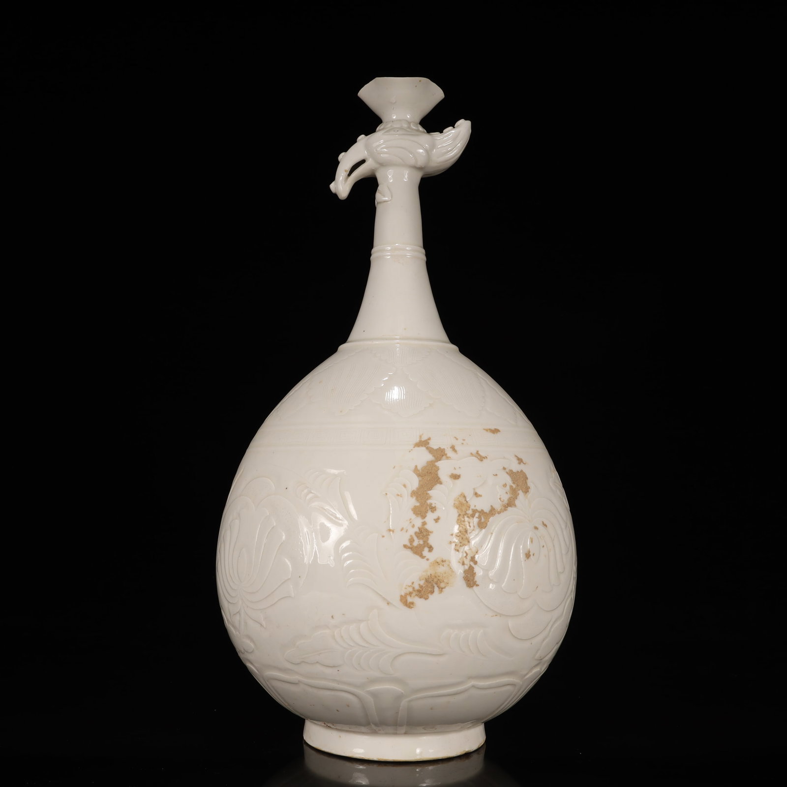 A Huge Ding yao Flower Pattern Vase: A Huge Ding yao Flower Pattern Vase,Song Dynasty, China,Size:7.9inx7.9inx15.7in,Weight:1950g 定窑花卉纹瓶，中国宋代