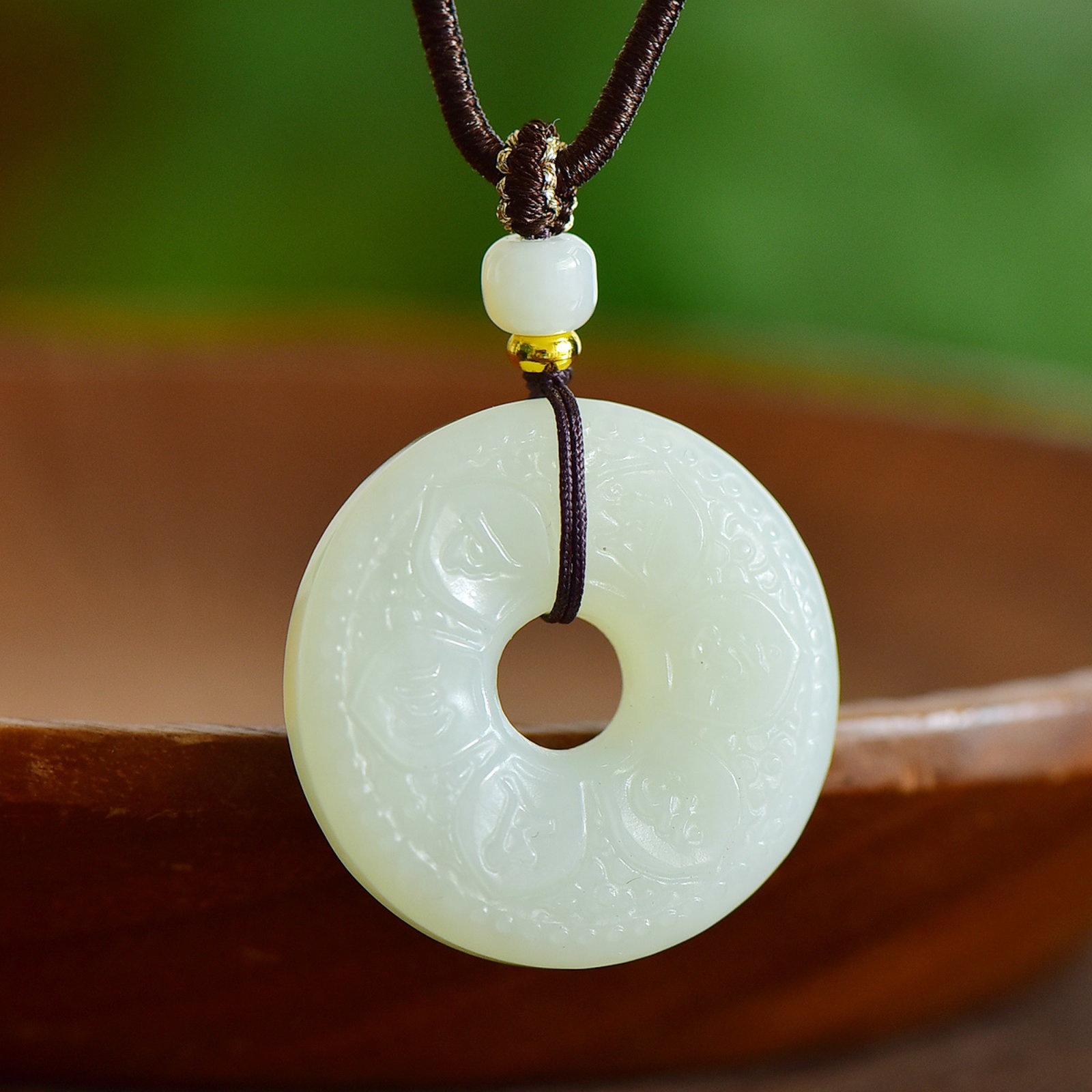 An Exquisite White Jade Pendant: An Exquisite White Jade Pendant,Size:31mmx31mm 白玉吊坠