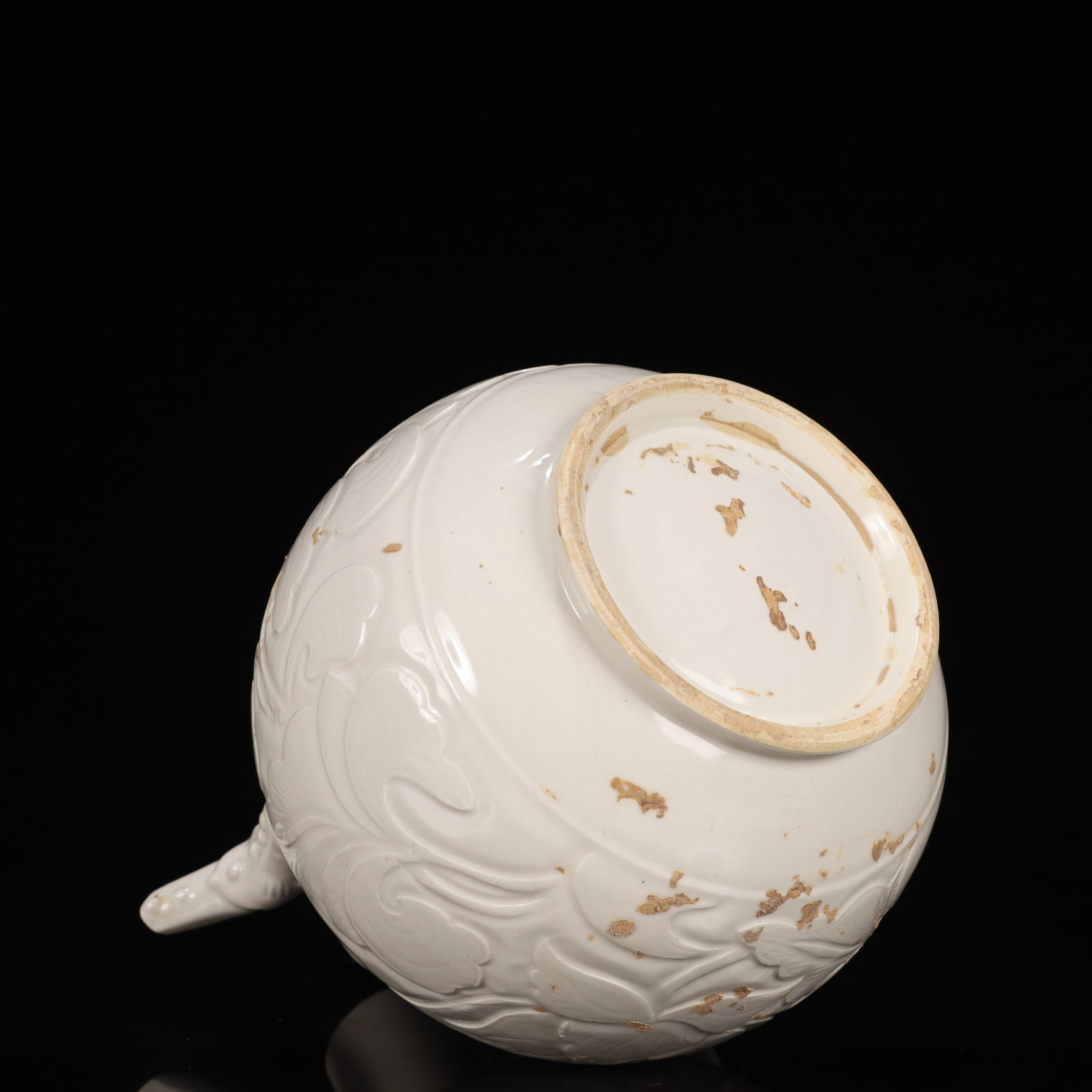 An Exquisite Ding yao Lotus Pattern Ewer - 12