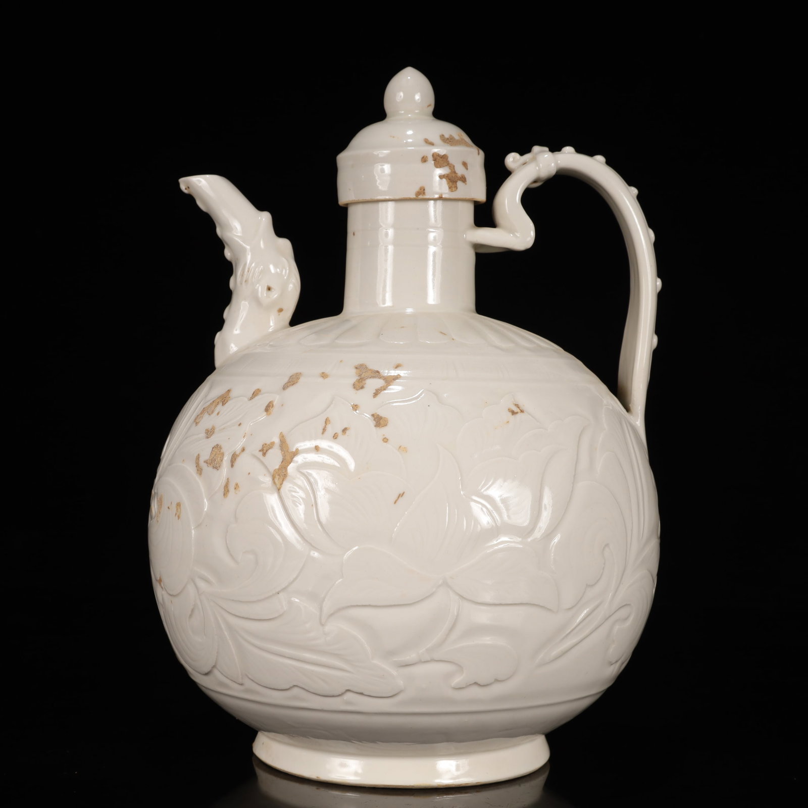 An Exquisite Ding yao Lotus Pattern Ewer: An Exquisite Ding yao Lotus Pattern Ewer,Song Dynasty, China,Size:6.7inx6.7inx8.7in,Weight:900g 定窑荷花纹执壶，中国宋代