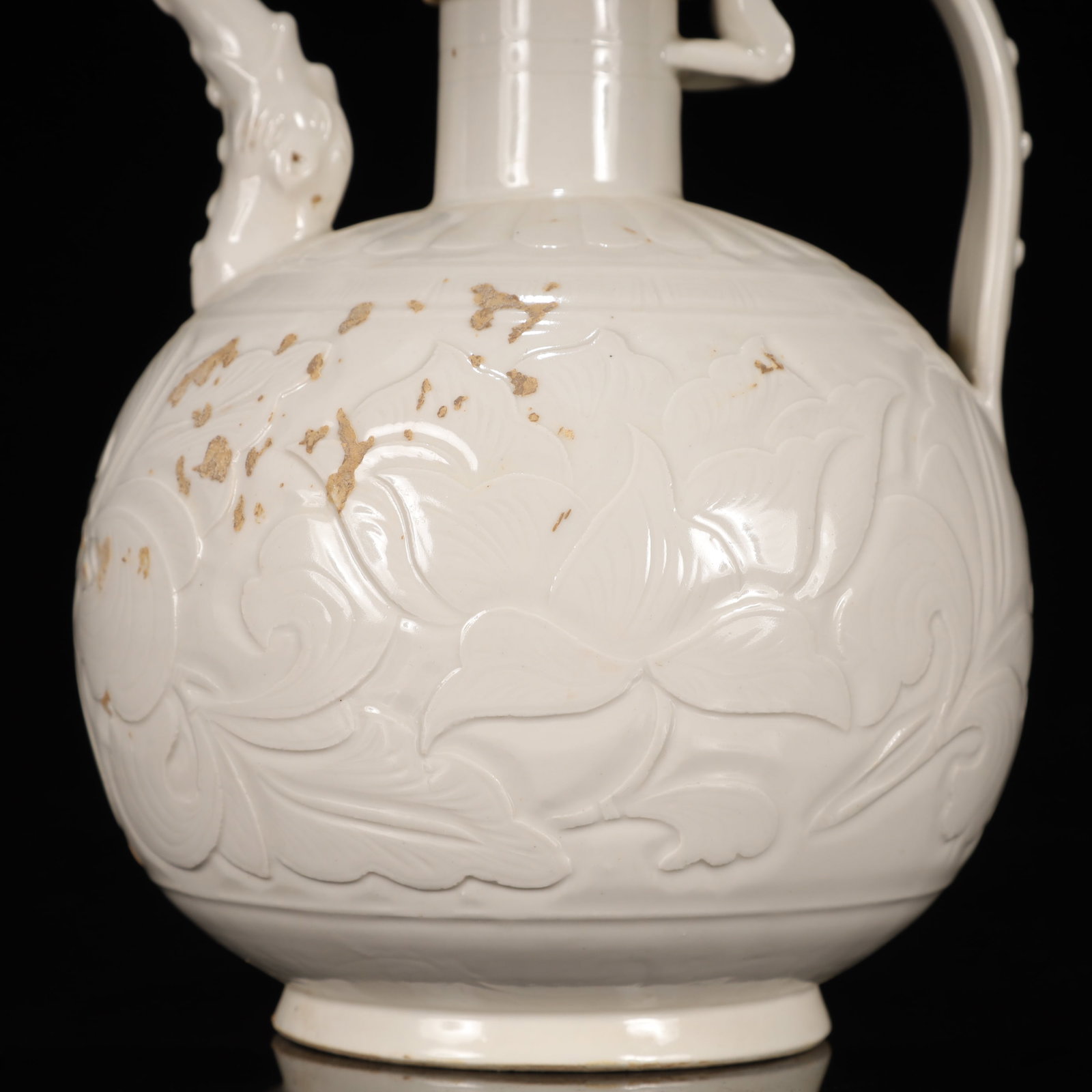 An Exquisite Ding yao Lotus Pattern Ewer - 3