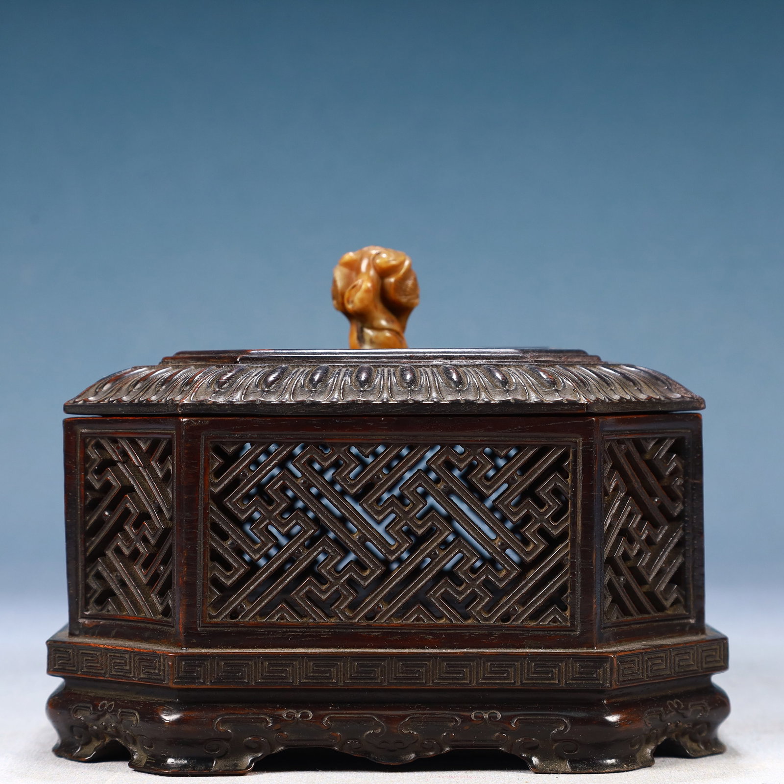 An Exquisite Zitanwood Bats Pattern Censer,With Poem: An Exquisite Zitanwood Bats Pattern Censer,With Poem,Qing Dynasty, China,Qianlong Six-character Mark,Size:5.9inx4.3in,Weight:400g 紫檀木蝙蝠纹香薰,ñ