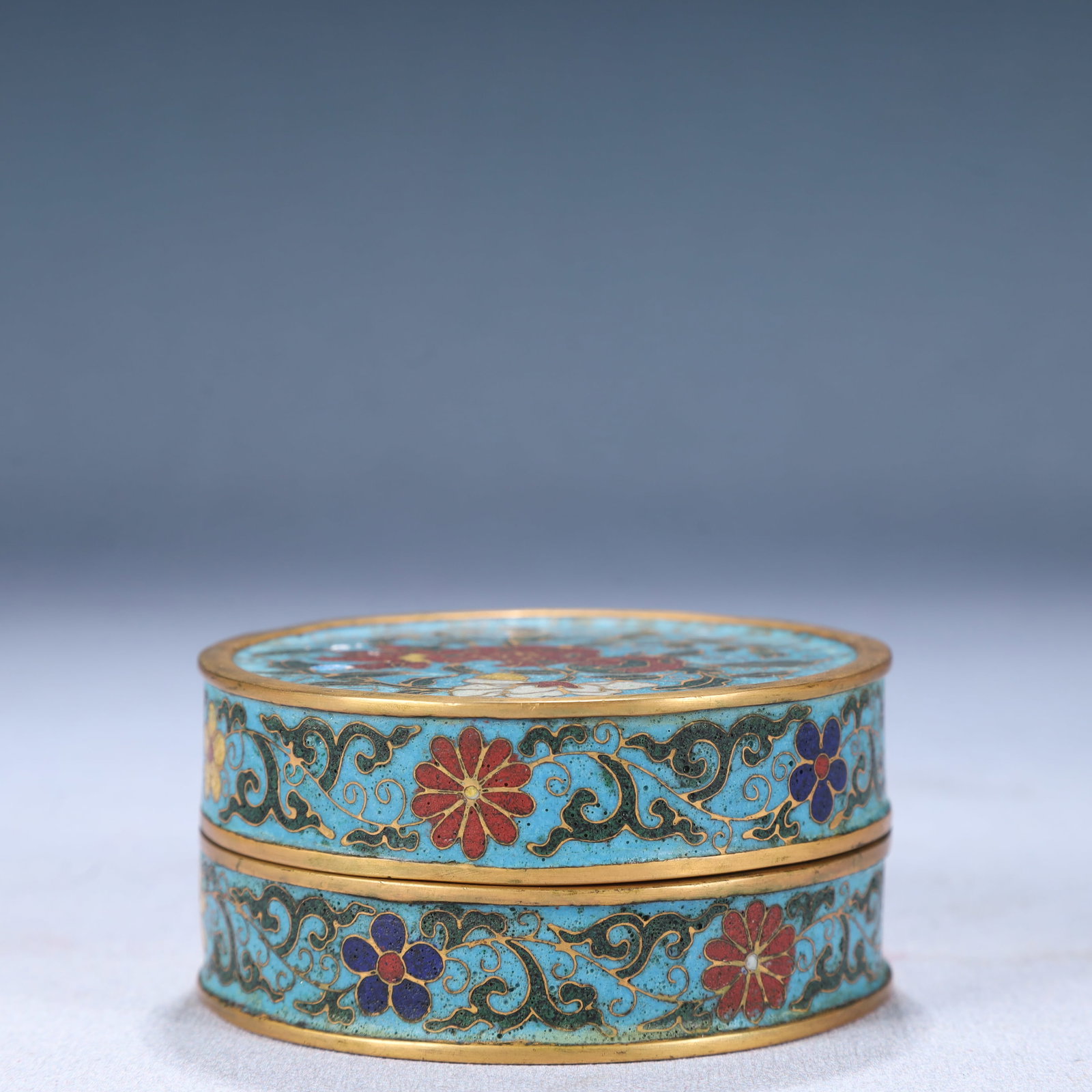 An Exquisite Cloisonne Flower and Fruit Pattern Cover Box: An Exquisite Cloisonne Flower and Fruit Pattern Cover Box,Ming Dynasty, China,Xuande Four-character Mark,Size:3.3inx1.6in,Weight:300g