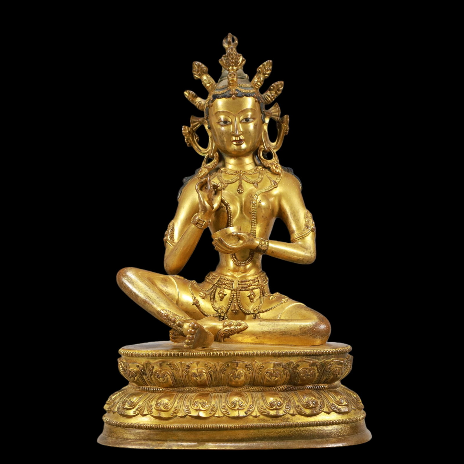 A Solemn Gilt Bronze Statue of Bodhisattva: A Solemn Gilt Bronze Statue of Bodhisattva,Ming Dynasty, China,Size:7.5inx4.3inx12.2in,Weight:4000g 铜鎏金菩萨像,中国明代