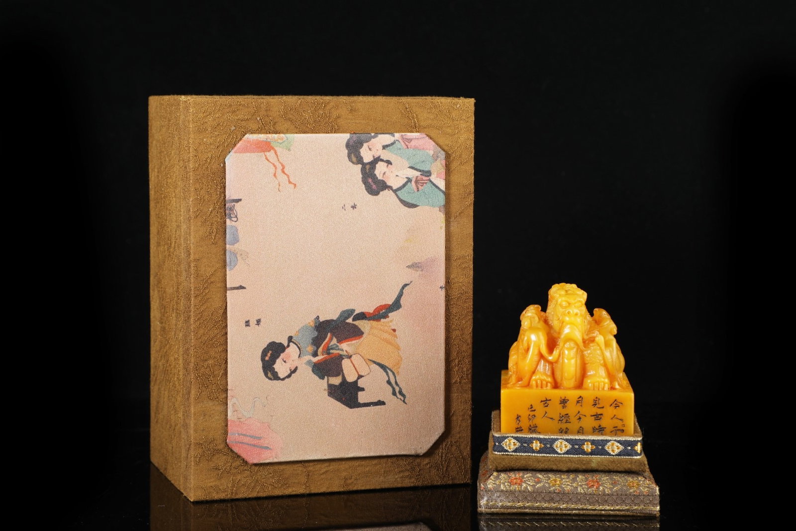 An Exquisite Tianhuang Stone Auspicious Beast Pattern Seal,With Poem: An Exquisite Tianhuang Stone Auspicious Beast Pattern Seal,With Poem,Qing Dynasty,China,With Mark,Size:2.6inx2.2in,Weight:400g 田黄石瑞兽纹印章,带