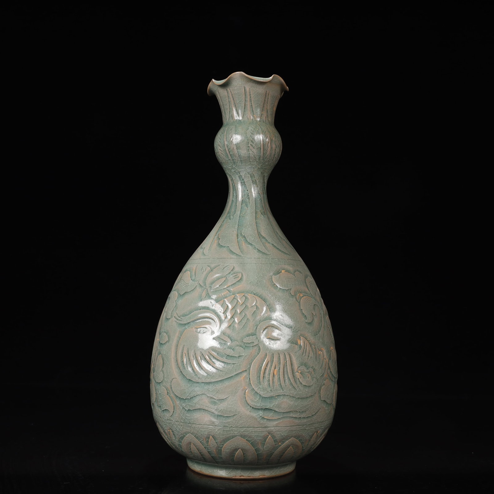 A Rare Yaozhou yao Lotus and Mandarin Duck Pattern Vase: A Rare Yaozhou yao Lotus and Mandarin Duck Pattern Vase,Song Dynasty, China,Size:5.5inx5.5inx11.8in,Weight:1100g