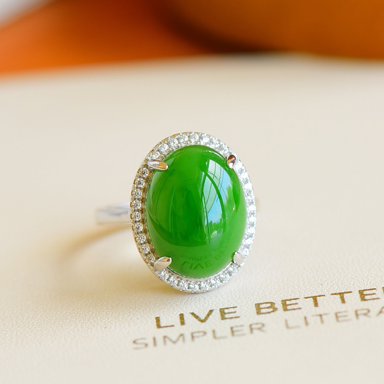 An Exquisite Sterling Silver Inlaid Jasper Ring,Inlaid Diamond: An Exquisite Sterling Silver Inlaid Jasper Ring,Inlaid Diamond,Size:12mmx16mm 纯银镶碧玉戒指,嵌钻石