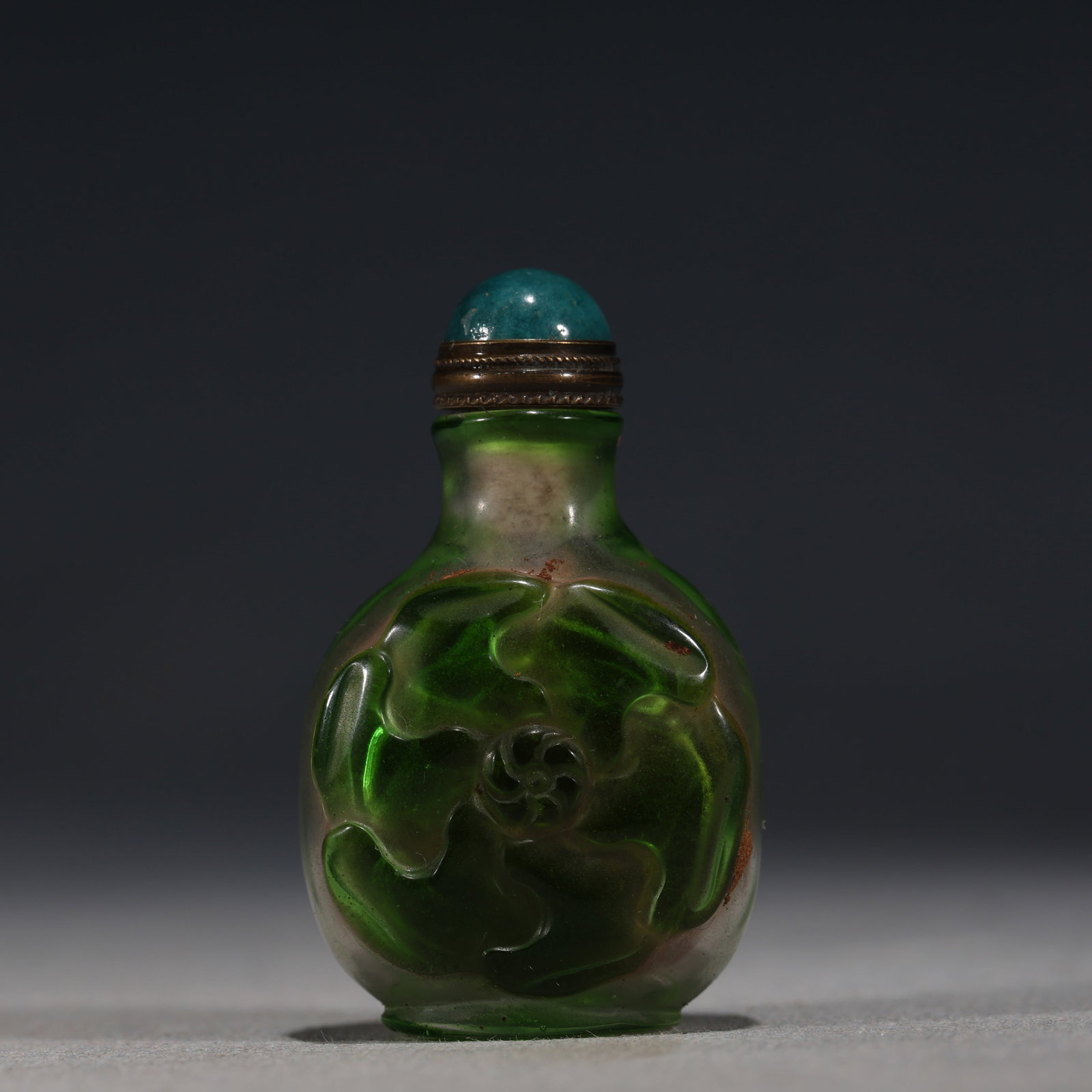 An Exquisite Overlaid Green Glass Snuff Bottle With Flower And Leaf Pattern: An Exquisite Overlaid Green Glass Snuff Bottle With Flower And Leaf Pattern,China,Qing Dynasty,Four-Character Qianlong