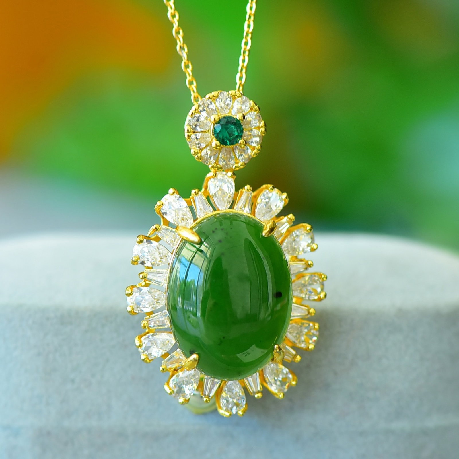 An Exquisite Bronze-Gold Plated Inlaid Jasper Necklace: An Exquisite Bronze-Gold Plated Inlaid Jasper Necklace,Size:5.9inx7.9in 铜镀金镶碧玉项链