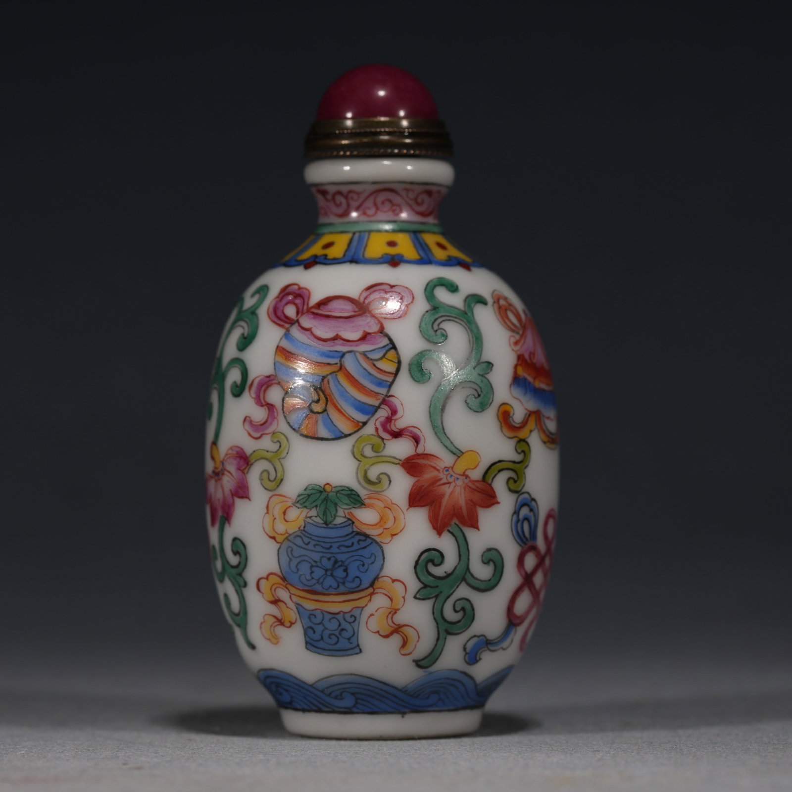 An Exquisite Famille-Rose Eight Treasures Interlocking Flower Pattern Snuff Bottle: An Exquisite Famille-Rose Eight Treasures Interlocking Flower Pattern Snuff Bottle,Qing Dynasty, China,Qianlong Four-character Mark,Size:1.8in×1.8in×3.1in