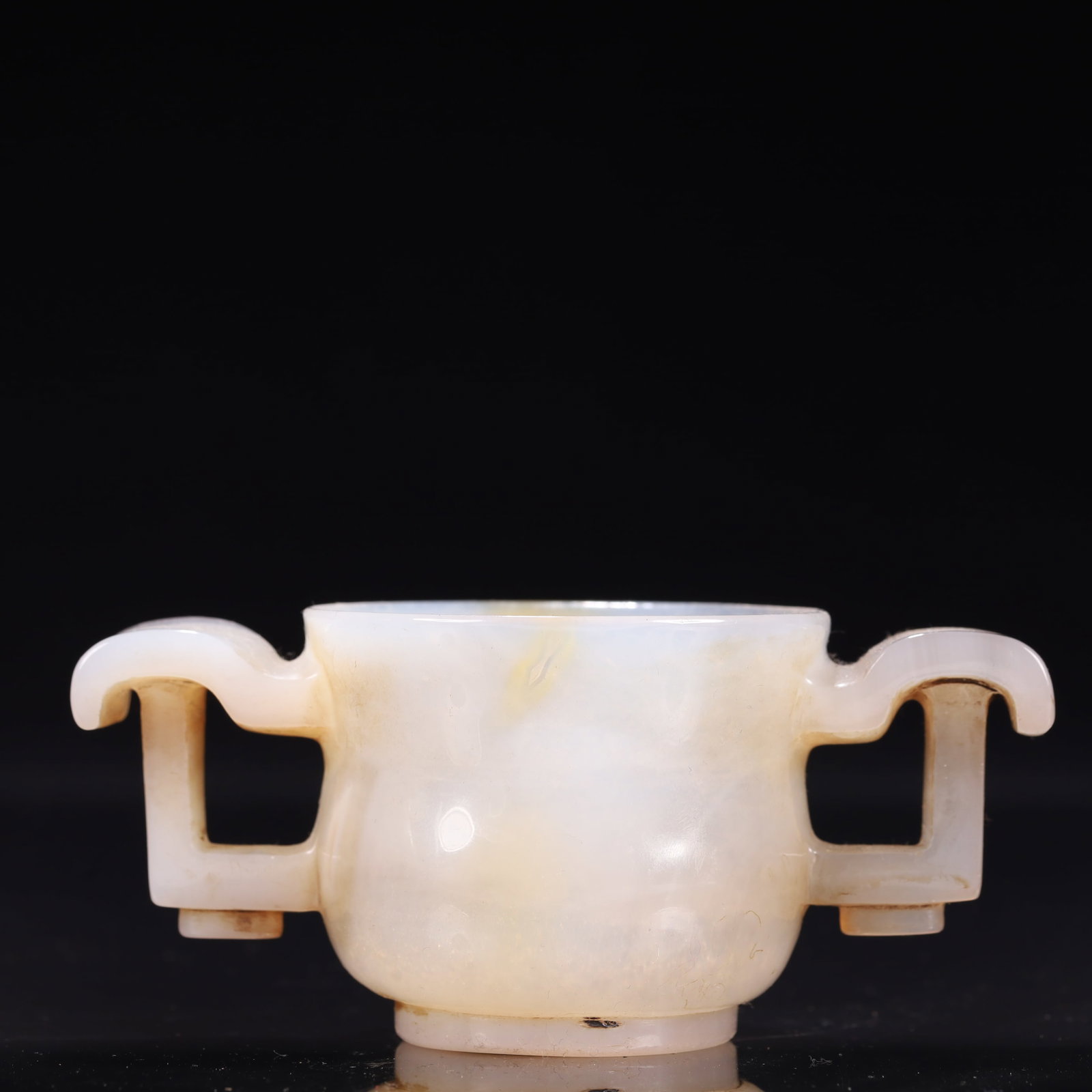 An Exquisite Agate Double-Ears Cup: An Exquisite Agate Double-Ears Cup,Qing Dynasty, China,Size:4.5inx2.6inx2in,Weight:100g 玛瑙双耳杯,中国清代