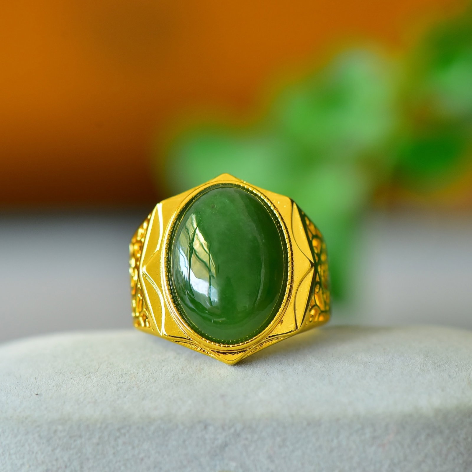 An Exquisite Bronze-Gold Plated Inlaid Jasper Ring: An Exquisite Bronze-Gold Plated Inlaid Jasper Ring,Size:5.1inx7.1in 铜镀金镶碧玉戒指
