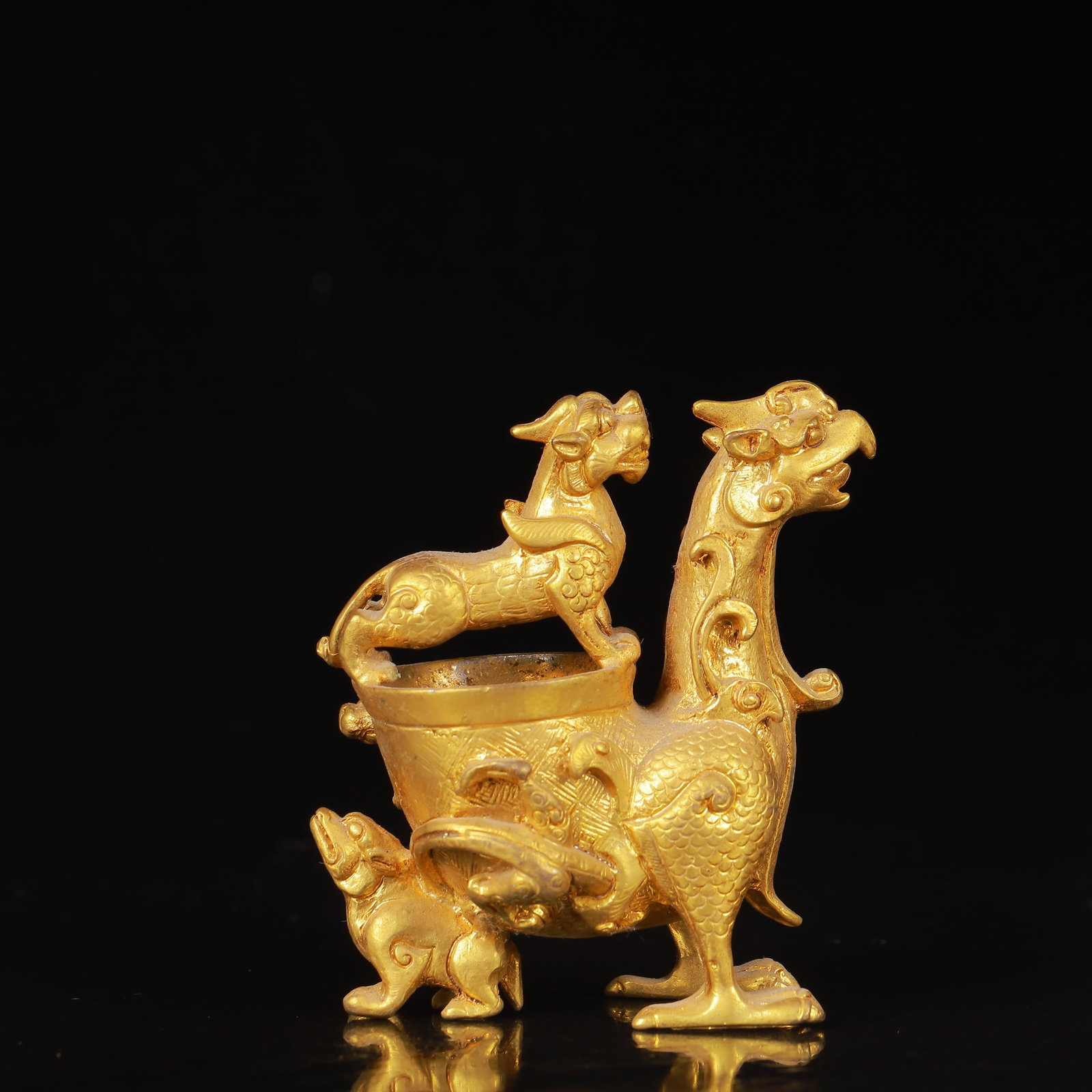 An Exquisite Gilt Bronze Auspicious Beast Ornament: An Exquisite Gilt Bronze Auspicious Beast Ornament,Qing Dynasty,China,Size:3.1inx1.6inx3.5in,Weight:459g 铜鎏金瑞兽摆件,中国清代