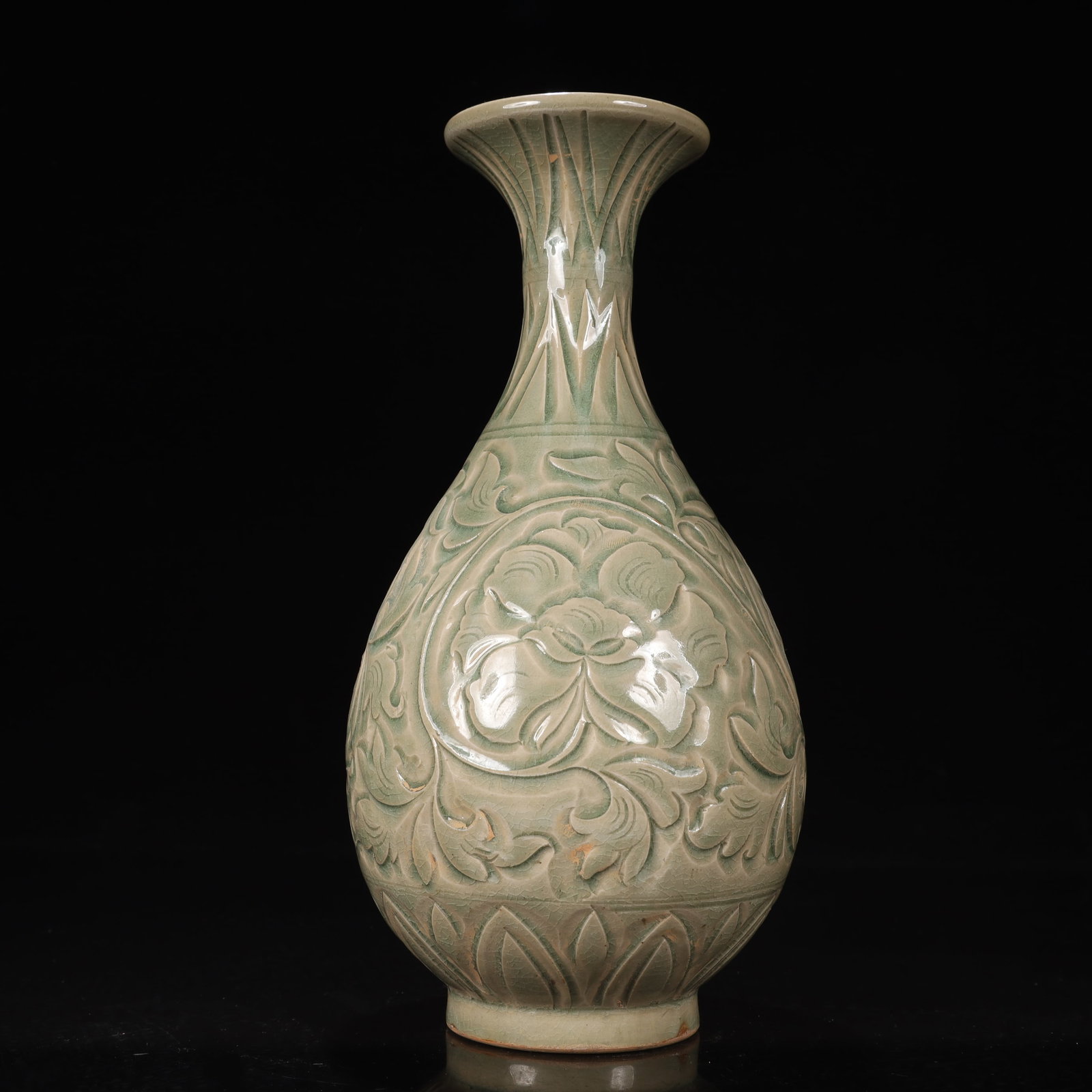 An Exquisite Yaozhou yao Flower Pattern Vase: An Exquisite Yaozhou yao Flower Pattern Vase,Song Dynasty, China,Size:5.5inx5.5inx11in,Weight:1200g 耀州窑花卉纹瓶，中国宋代