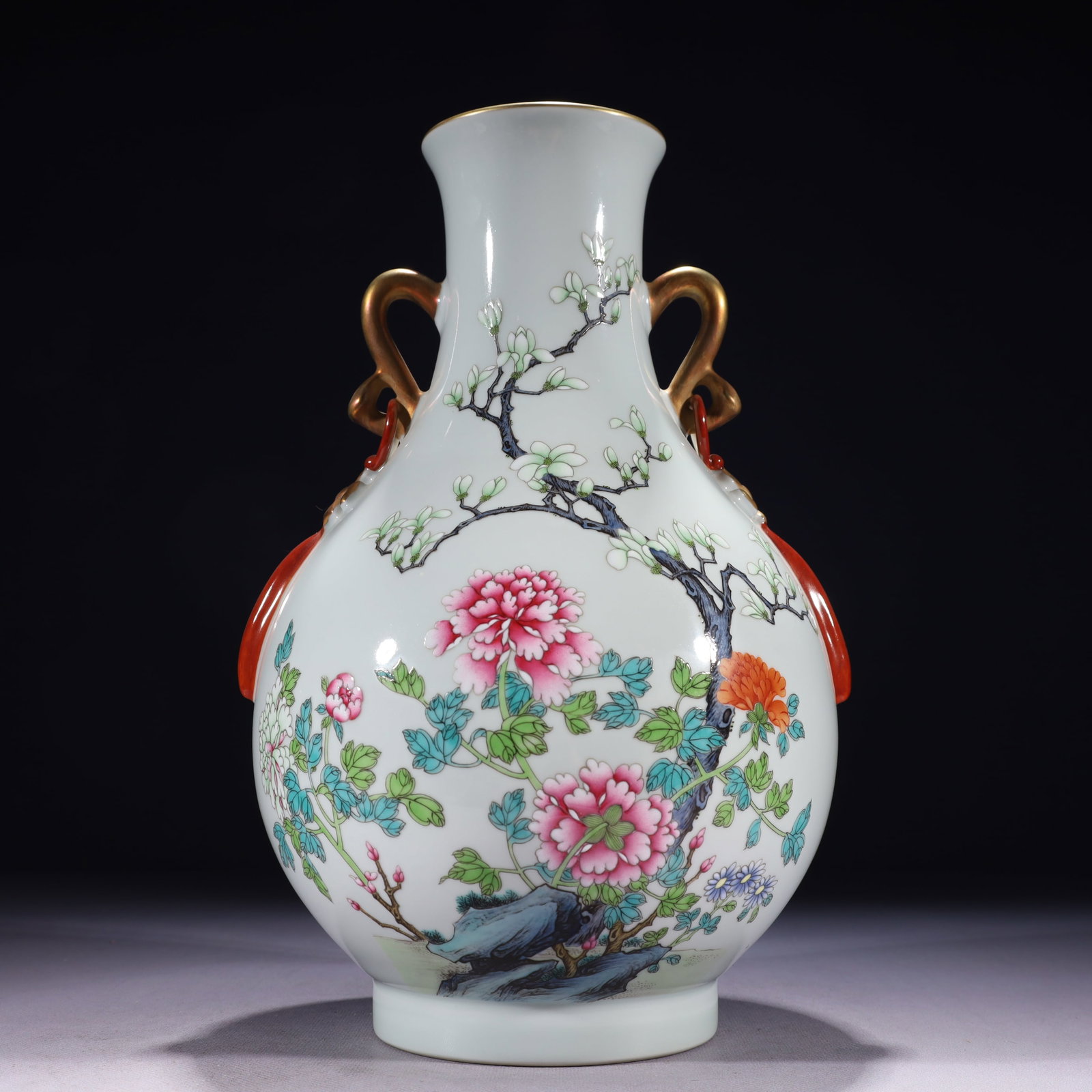 An Exquisite Famille-Rose Painted Gold Flower Pattern Double-Ears Vase,with poem: An Exquisite Famille-Rose Painted Gold Flower Pattern Double-Ears Vase,with poem,Qing Dynasty,China,Qianlong Six-character Mark,Size:7.9inx12.6in,Weight:2000g