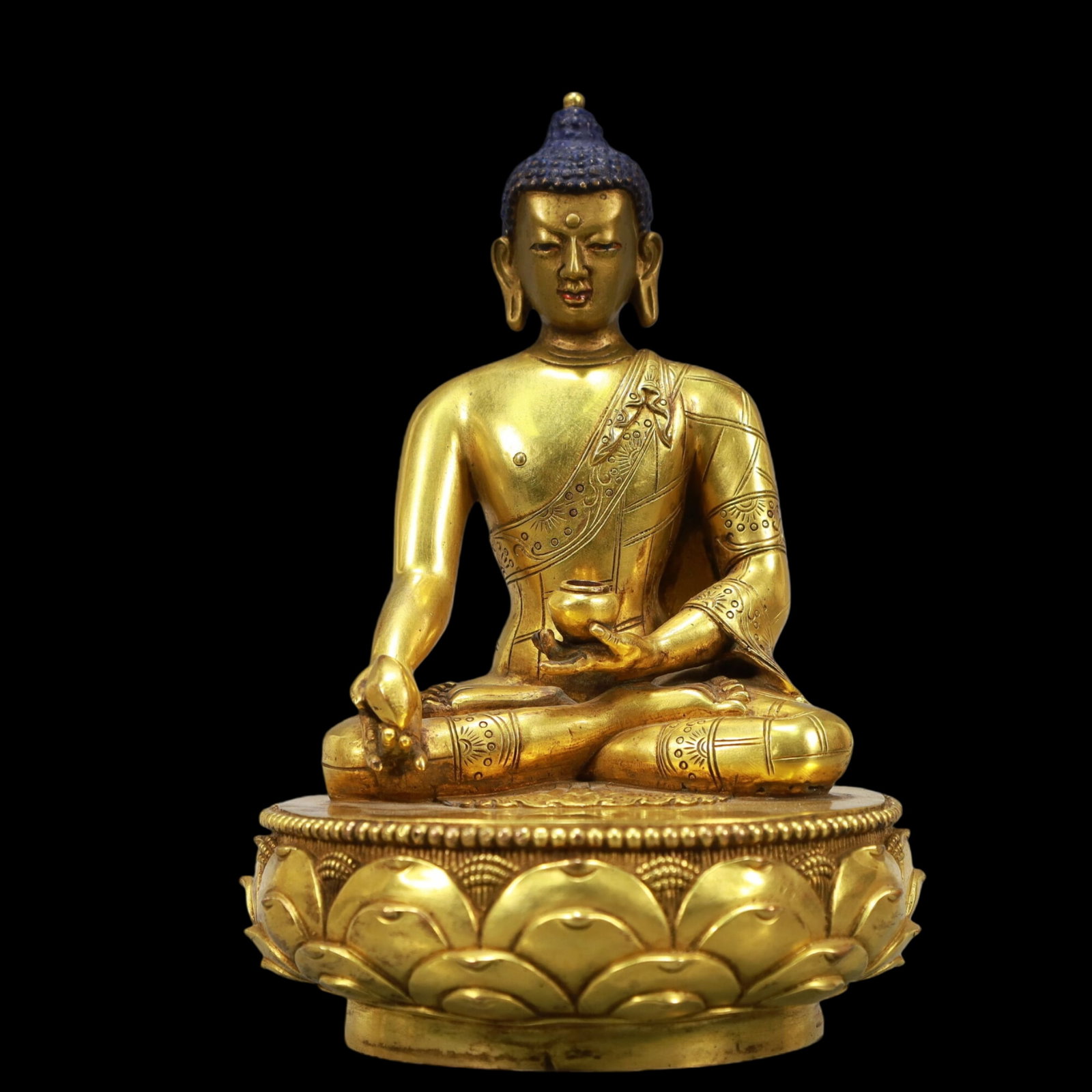 A Solemn Gilt Bronze Statue of Sakyamuni: A Solemn Gilt Bronze Statue of Sakyamuni,Qing Dynasty, China,Size:5.1inx7.7in,Weight:2300g 铜鎏金释迦摩尼像,中国清代