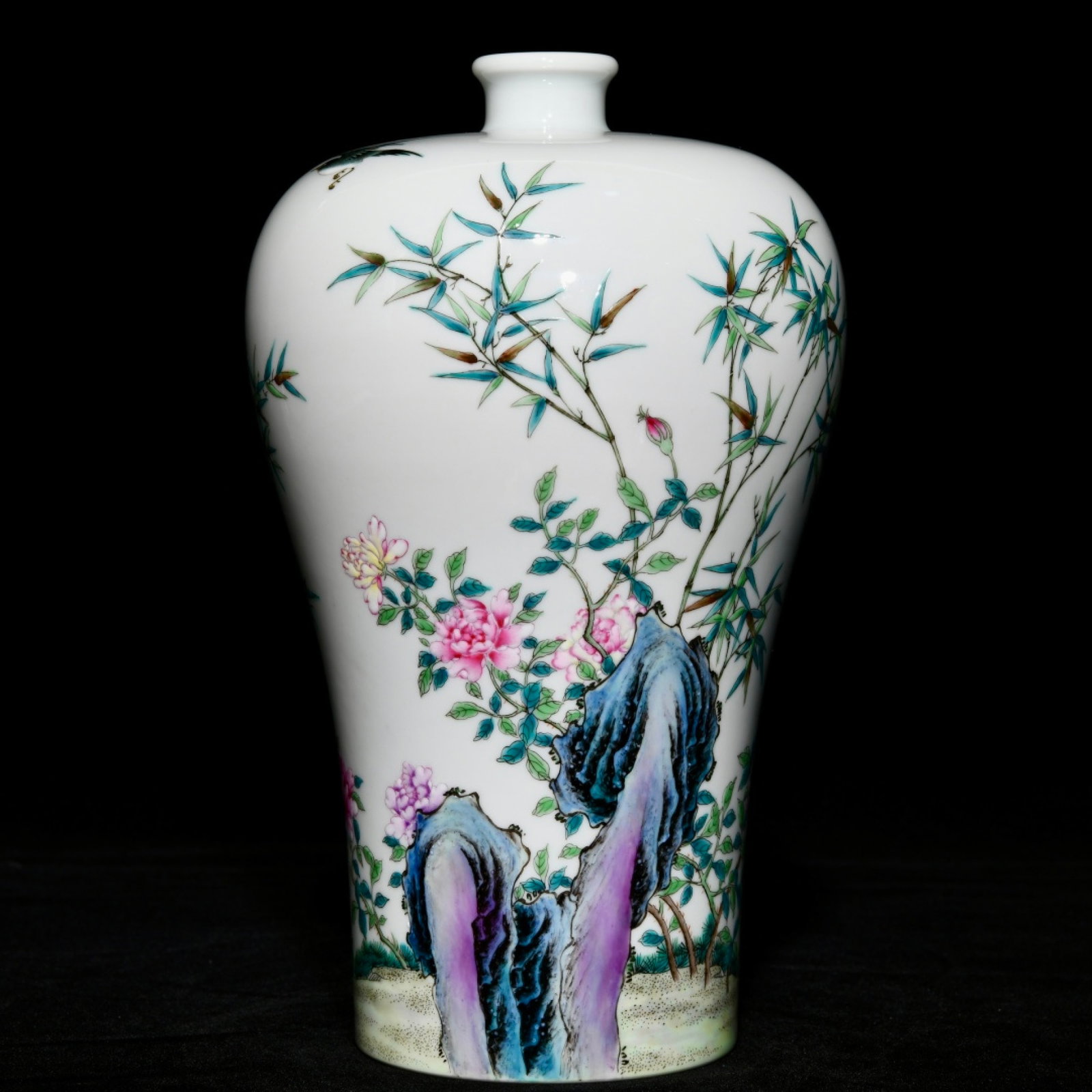 An Exquisite Famille-Rose Flower and Bird Pattern Vase,with poem: An Exquisite Famille-Rose Flower and Bird Pattern Vase,with poem,Qing Dynasty,China,Yongzheng Six-character Mark,Size:8.9inx5.3in 粉彩花鸟纹瓶,带诗ă