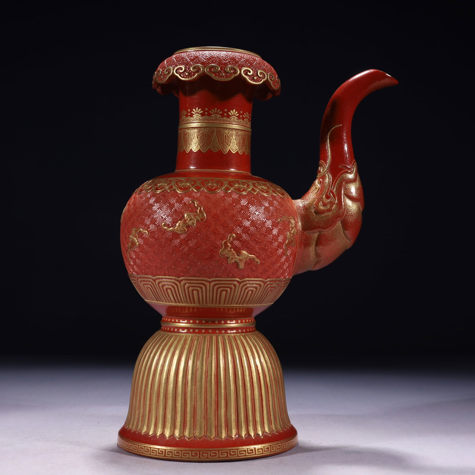 An Exquisite Coral Red Glazed Painted Gold Bats Pattern Pot: An Exquisite Coral Red Glazed Painted Gold Bats Pattern Pot,Qing Dynasty,China,Qianlong Six-character Mark,Size:7.1inx11in,Weight:1400g