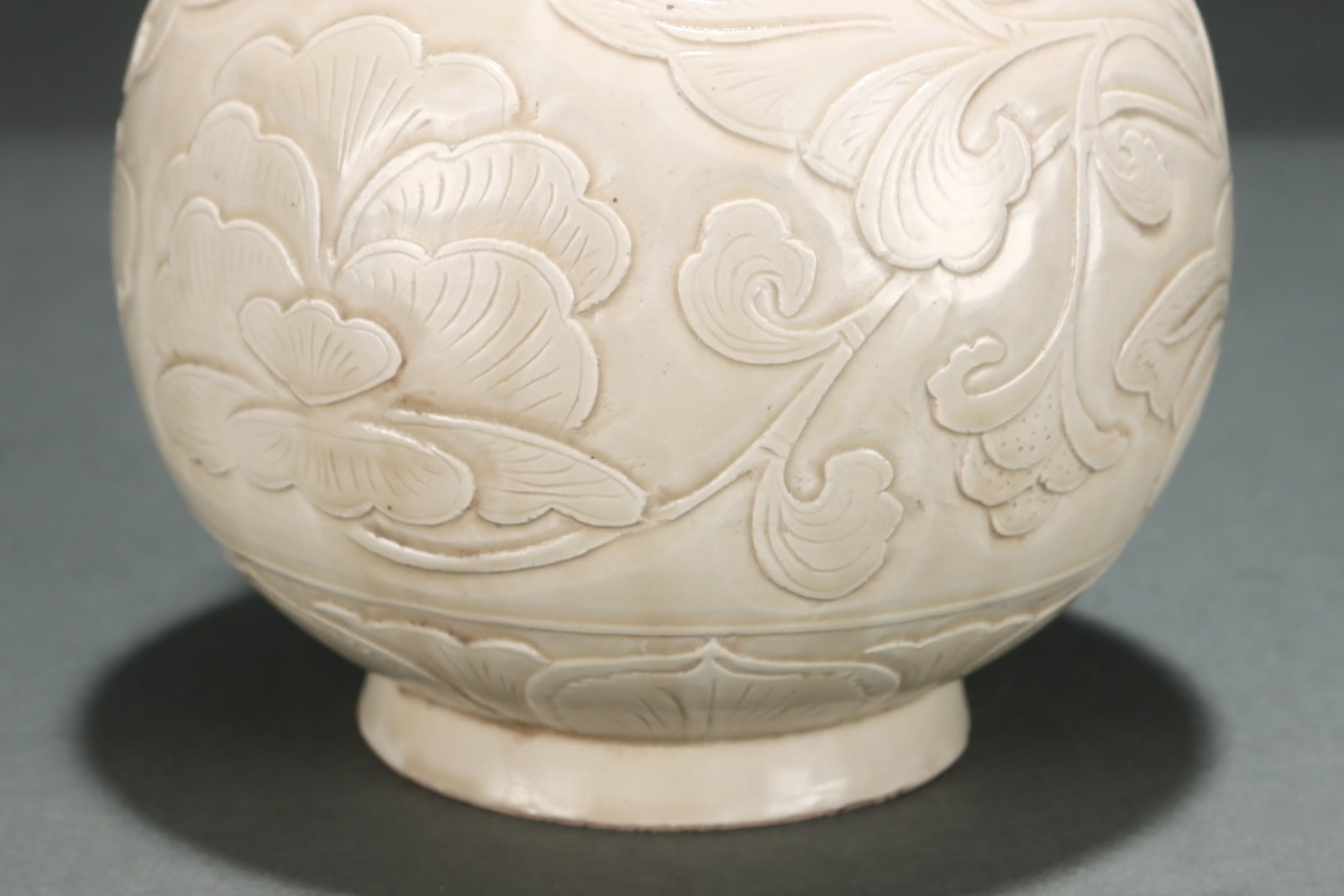 An Exquisite Ding yao Flower Pattern Ewer - 6