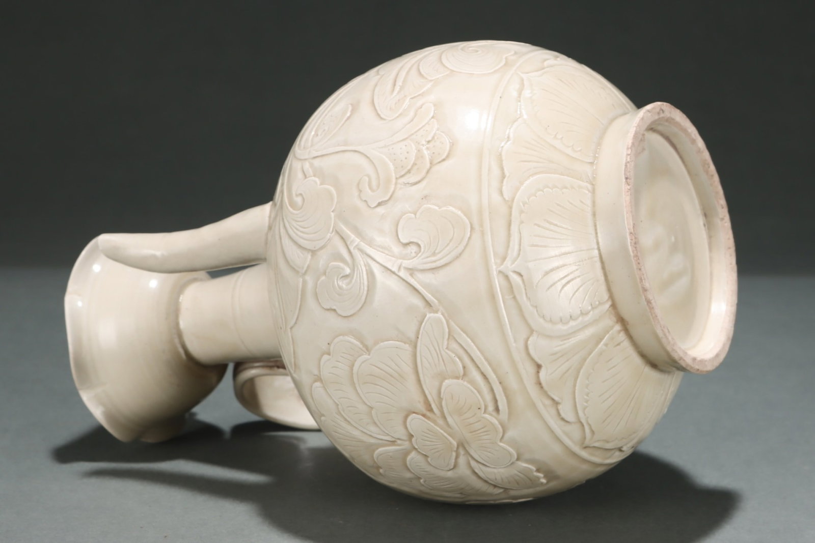An Exquisite Ding yao Flower Pattern Ewer - 8