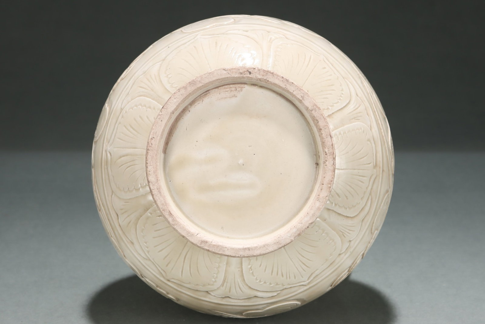 An Exquisite Ding yao Flower Pattern Ewer - 9