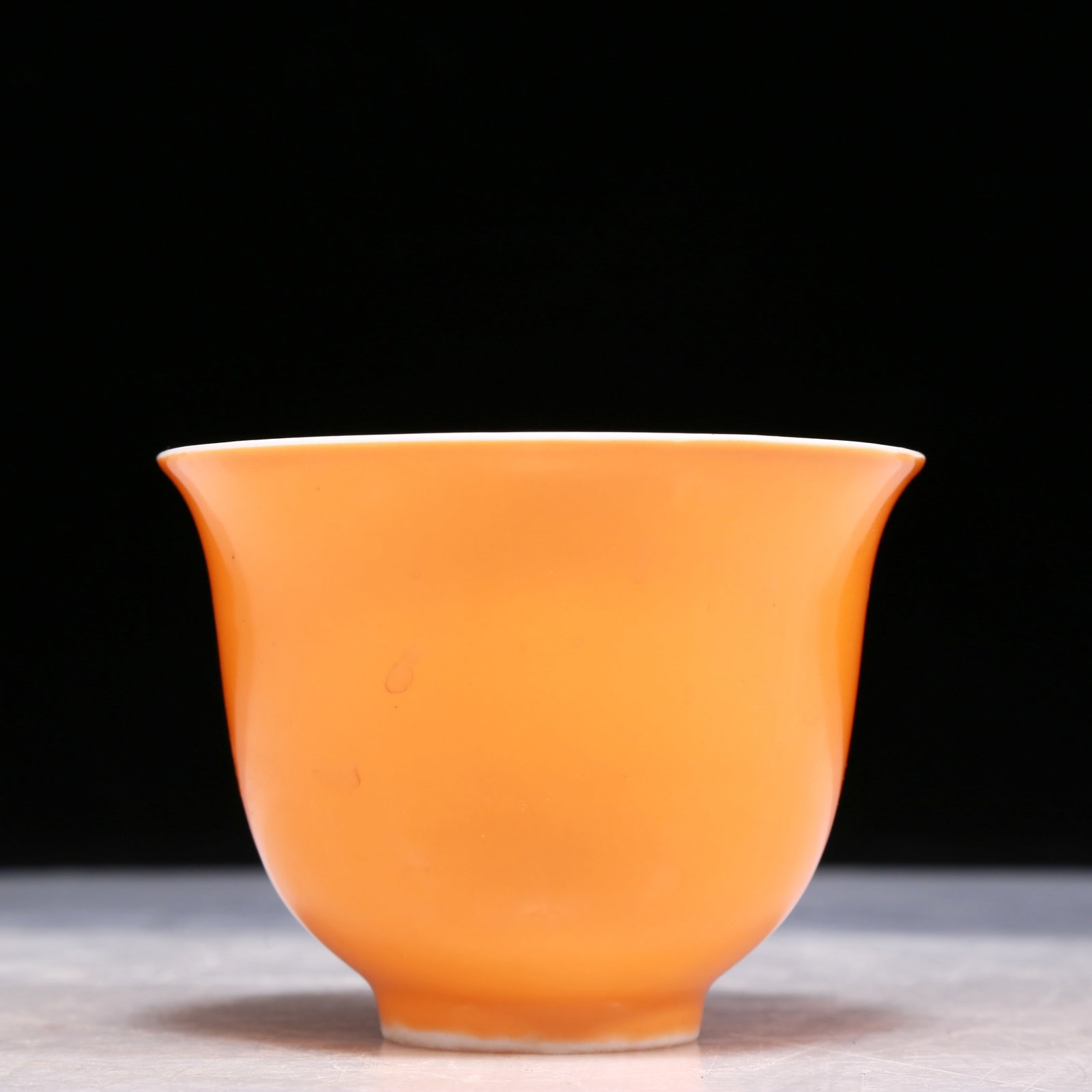 A Fabulous Orange-Glazed Cup: A Fabulous Orange-Glazed Cup. Chinese Ming Dynasty. Yong Le Tang. Size:3.5inx2.8in. Weight:120g. 明代 永乐堂 橙釉杯