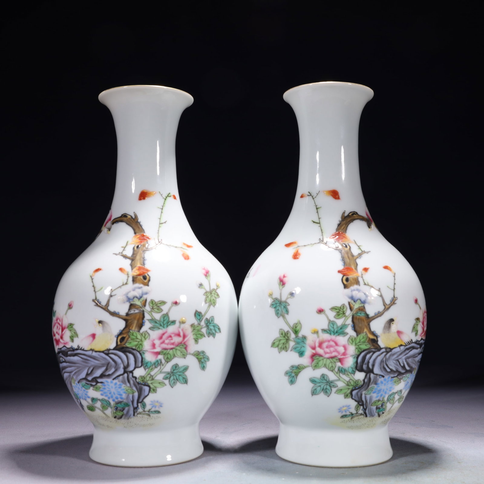 A Pair of Exquisite Famille-Rose Flower A Pair of d Bird Pattern Vase,with poem (1 of 17)