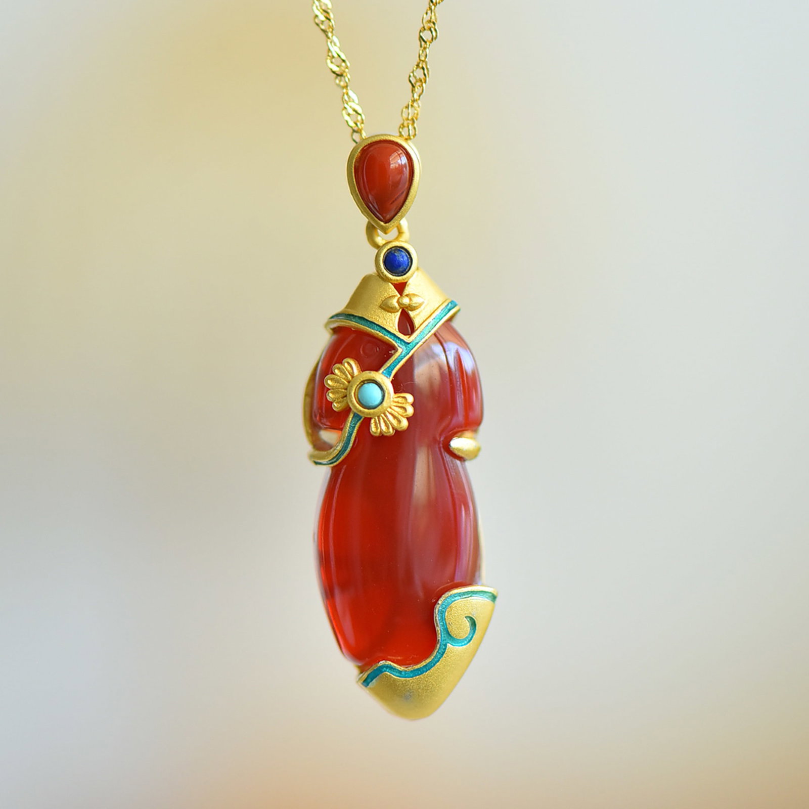 An Exquisite Sterling Silver-Gold Plated Inlaid Red Agate Necklace: An Exquisite Sterling Silver-Gold Plated Inlaid Red Agate Necklace,Size:14mmx31mm 纯银镀金镶红玛瑙项链