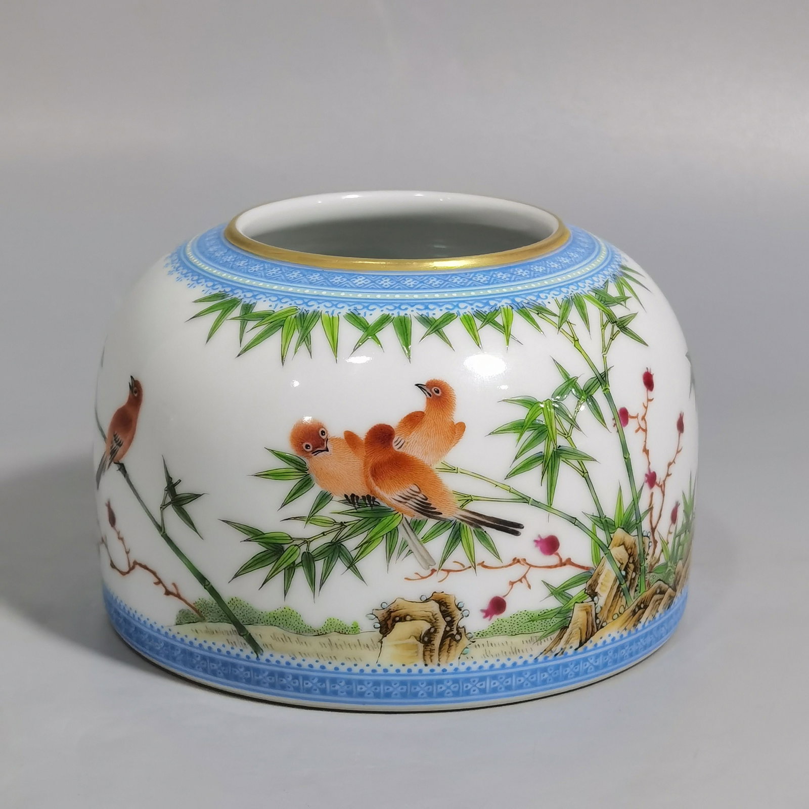 An Exquisite Enamel Painted Gold Flower and Bird Pattern Brush Washer,with poem: An Exquisite Enamel Painted Gold Flower and Bird Pattern Brush Washer,with poem,Qing Dynasty,China,Yongzheng Four-character Mark,Size:2.9inx4.2in 珐琅彩描金花࿏
