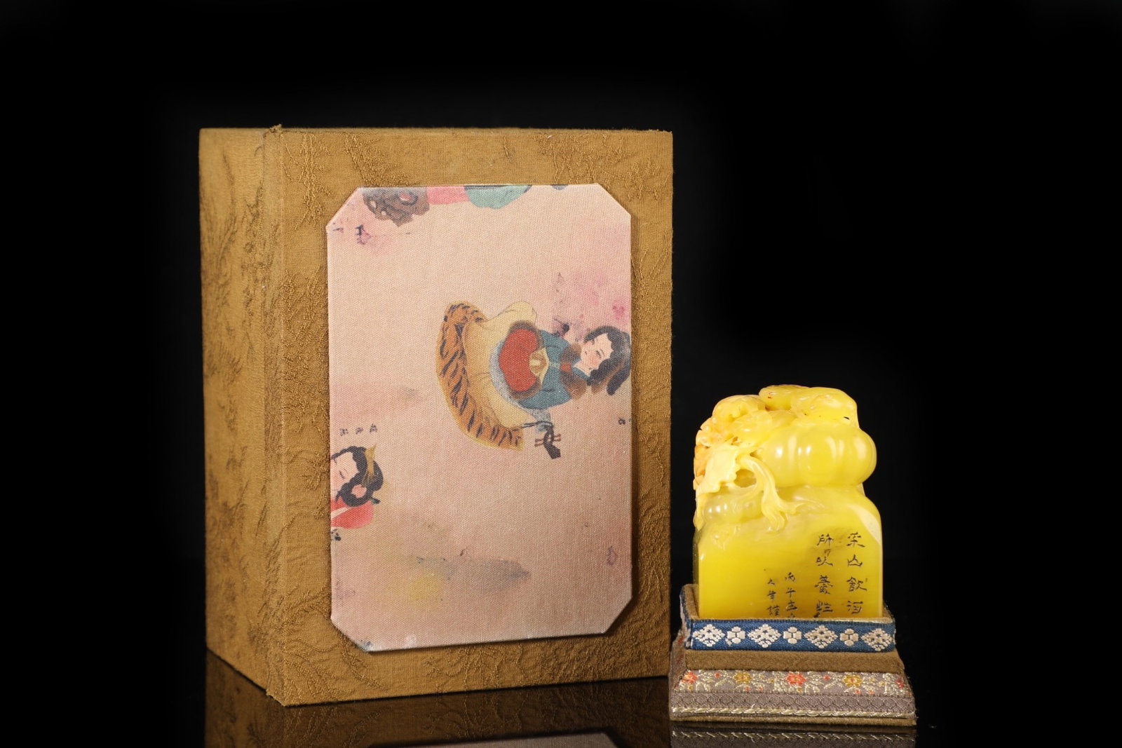 An Exquisite Tianhuang Stone Squirrel and Pumpkin Pattern Seal,With Poem: An Exquisite Tianhuang Stone Squirrel and Pumpkin Pattern Seal,With Poem,Qing Dynasty,China,Da Nian Mark,Size:2.8inx2.2in,Weight:436g 田黄石松鼠南瓜纹&#