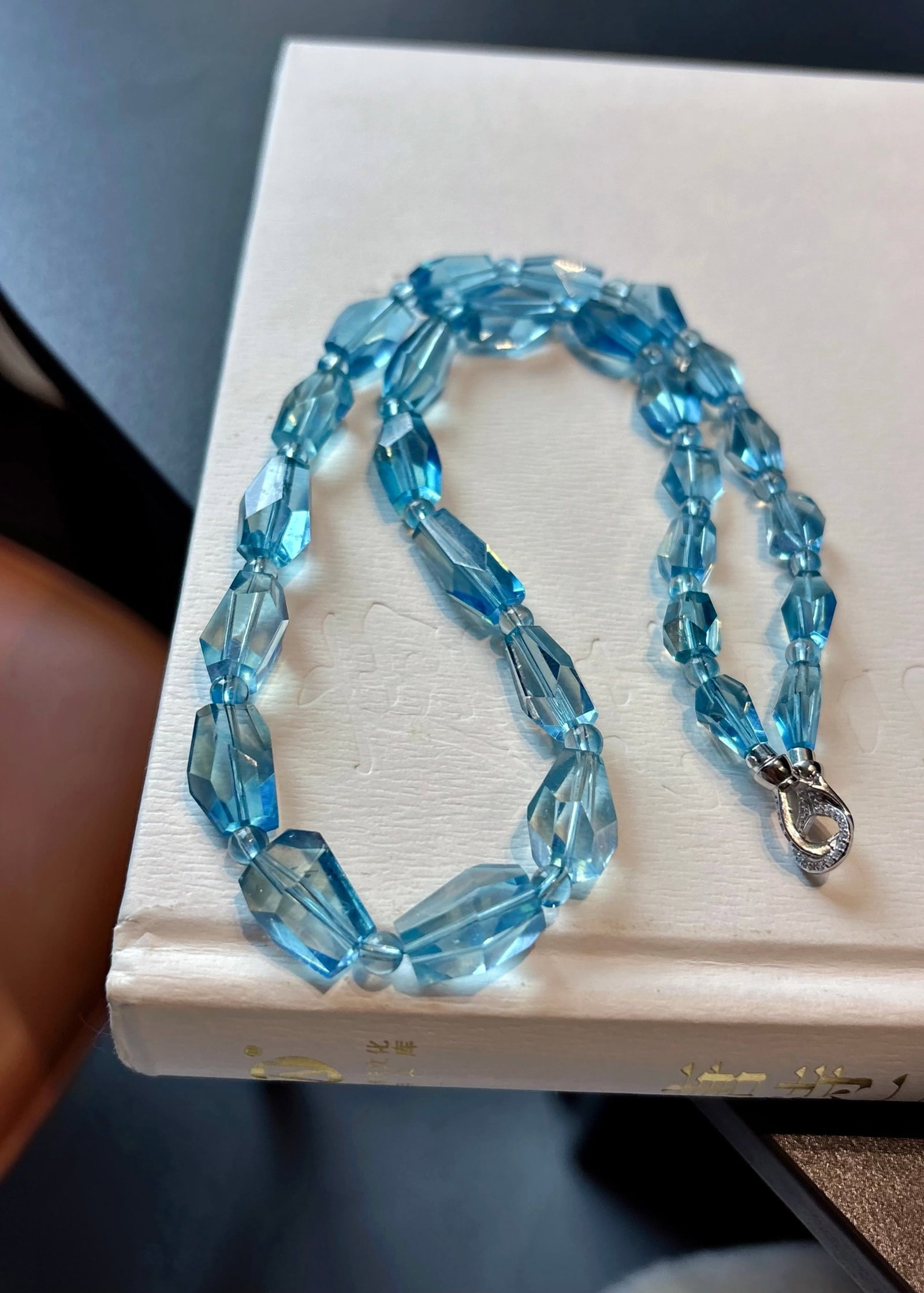 An Exquisite Aquamarine Necklace: An Exquisite Aquamarine Necklace,Size:8.8mmx4.6mm,Weight:32.4g 海蓝宝项链