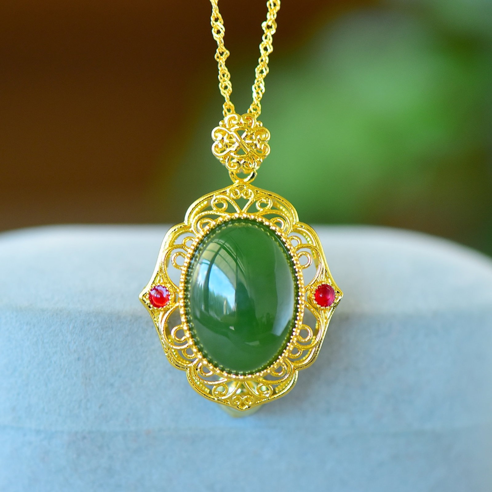 An Exquisite Bronze-Gold Plated Inlaid Jasper Necklace: An Exquisite Bronze-Gold Plated Inlaid Jasper Necklace,Size:5.1inx7.1in 铜镀金镶碧玉项链