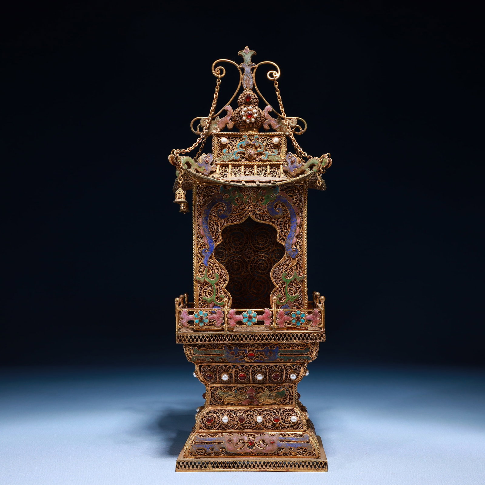 An Exquisite Filigree and Gilding Chi-Dragon Pattern Niche,Inlaid Pearl: An Exquisite Filigree and Gilding Chi-Dragon Pattern Niche,Inlaid Pearl,Qing Dynasty,China,Qianlong Four-character Mark,Size:5.1inx3.3inx15.4in,Weight:1300g