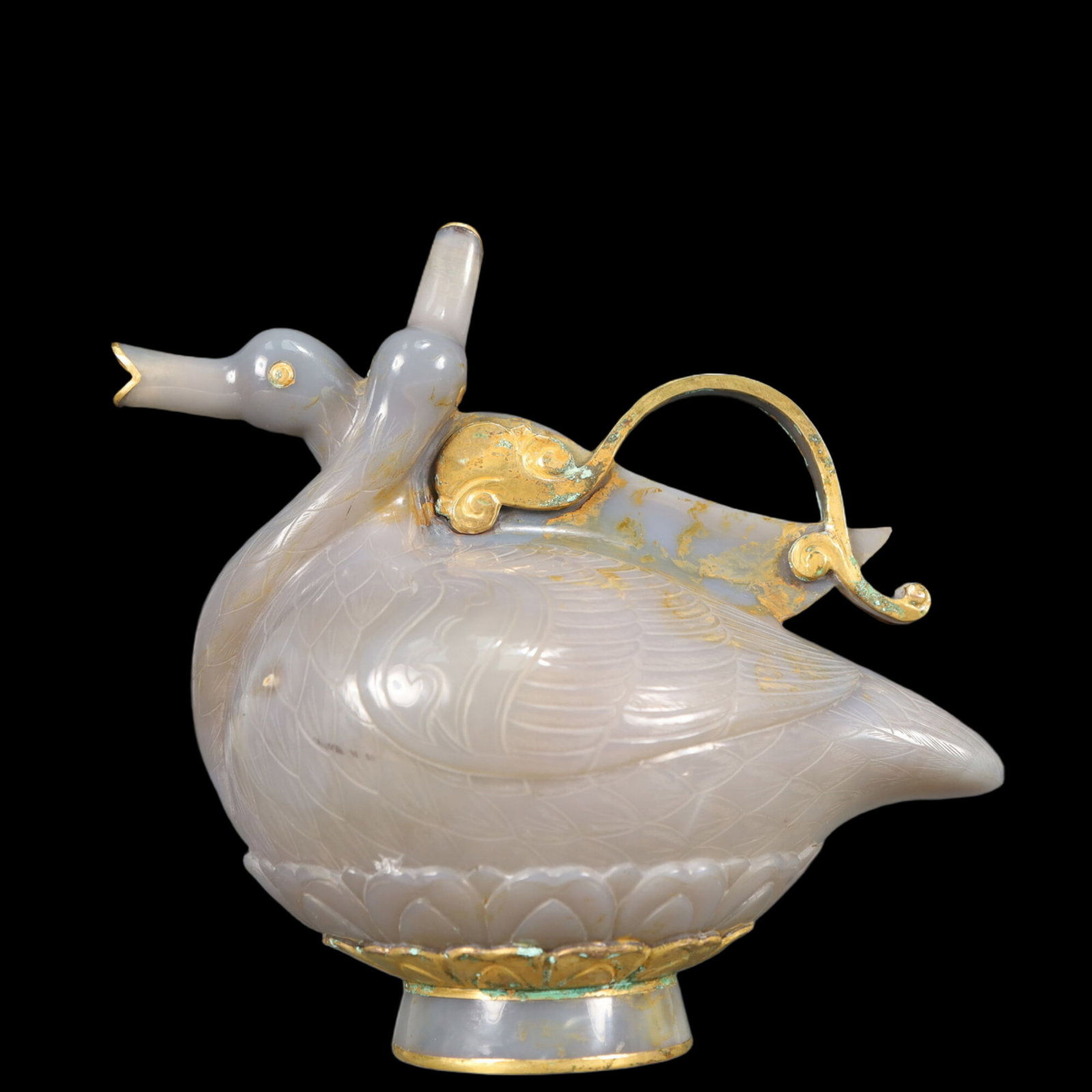 An Exquisite Agate Cover with Gold Duck-Shaped Ewer: An Exquisite Agate Cover with Gold Duck-Shaped Ewer,Qing Dynasty, China,Size:9.4inx5.5inx9.1in,Weight:900g 玛瑙包金鸭形执壶，中国ę