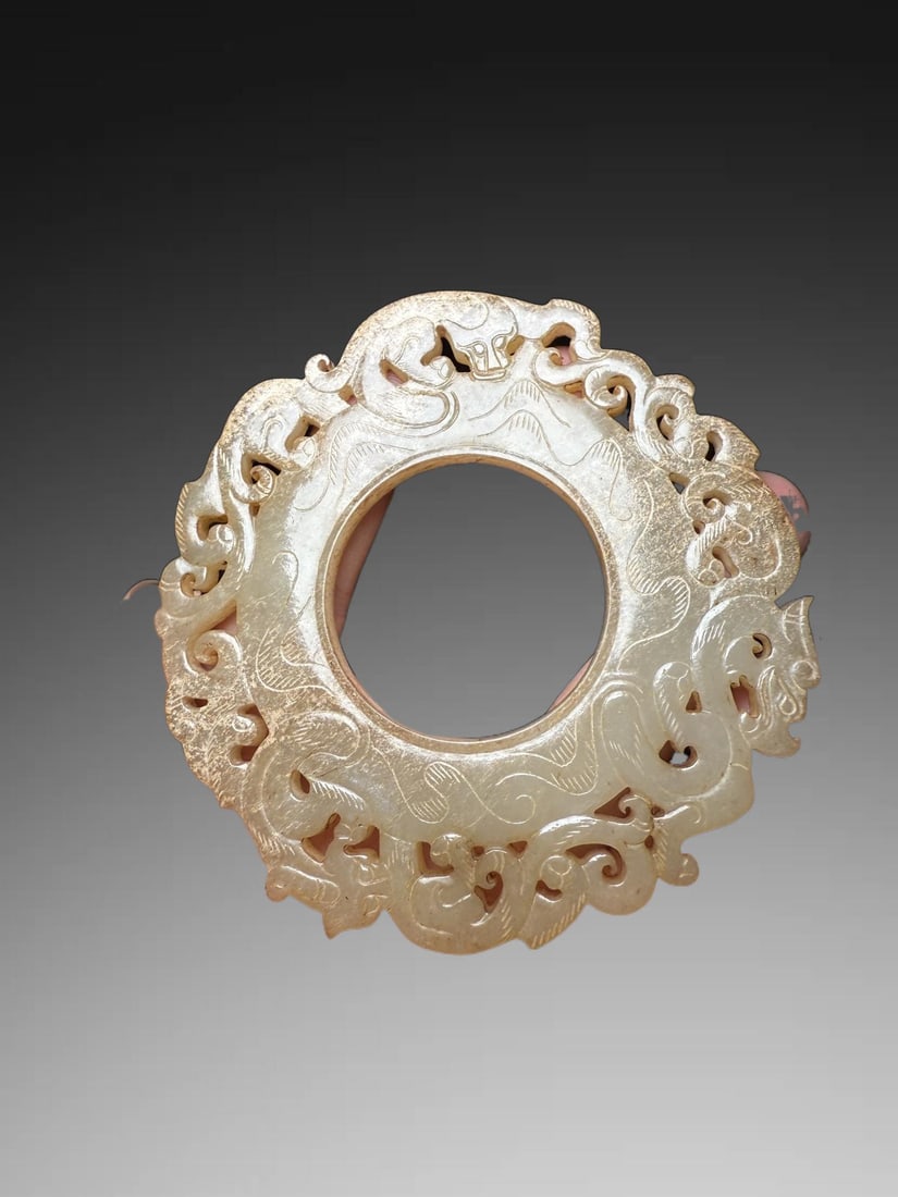 An Exquisite Hotan Jade Dragon Pendant (1 of 5)