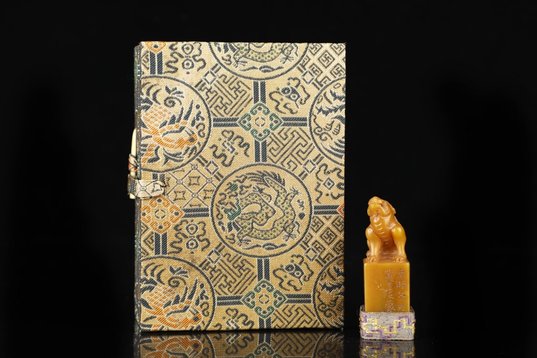 An Exquisite Shoushan Stone Tiger Seal: An Exquisite Shoushan Stone Tiger Seal,Qing Dynasty, China,Size:0.8inx2.6in,Weight:53g 寿山石虎印章,中国清代