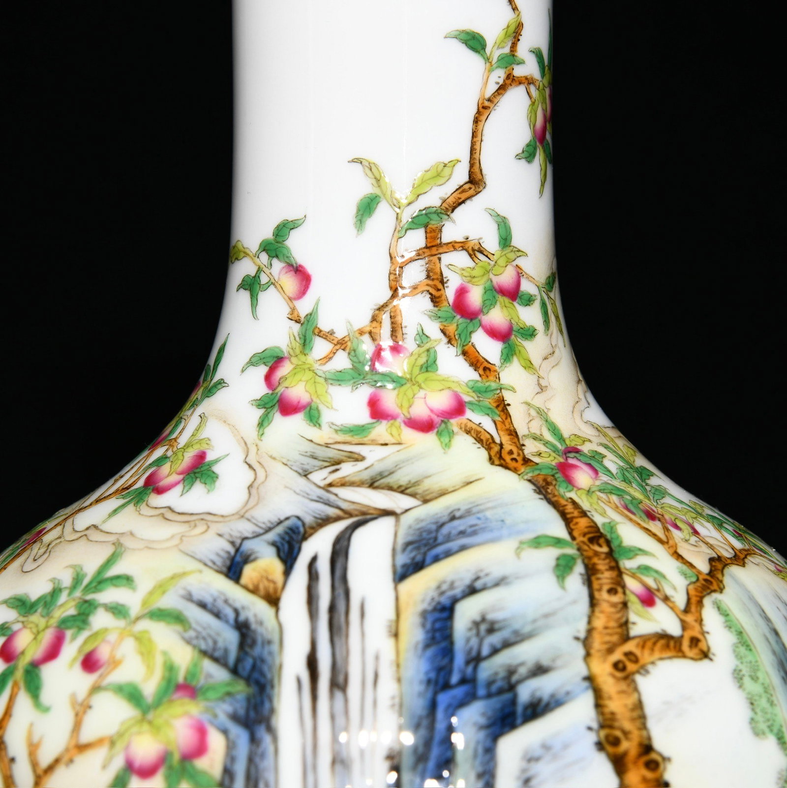An Exquisite Enamel Landscape Pattern Vase - 5