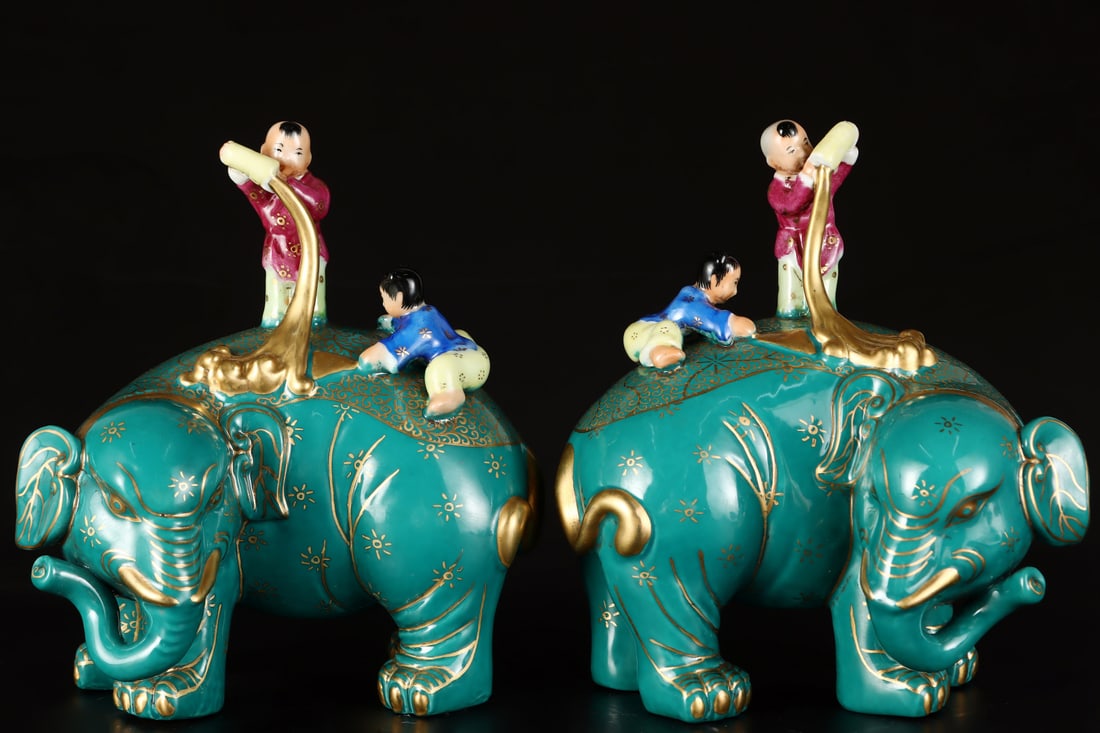 A pair of Exquisite Green Glazed Painted Gold Elephant Ornament: A pair of Exquisite Green Glazed Painted Gold Elephant Ornament,Qing Dynasty, China,Yongzheng Four-character Mark,Size:8.3inx6.7in 一对绿釉描金象摆Ê
