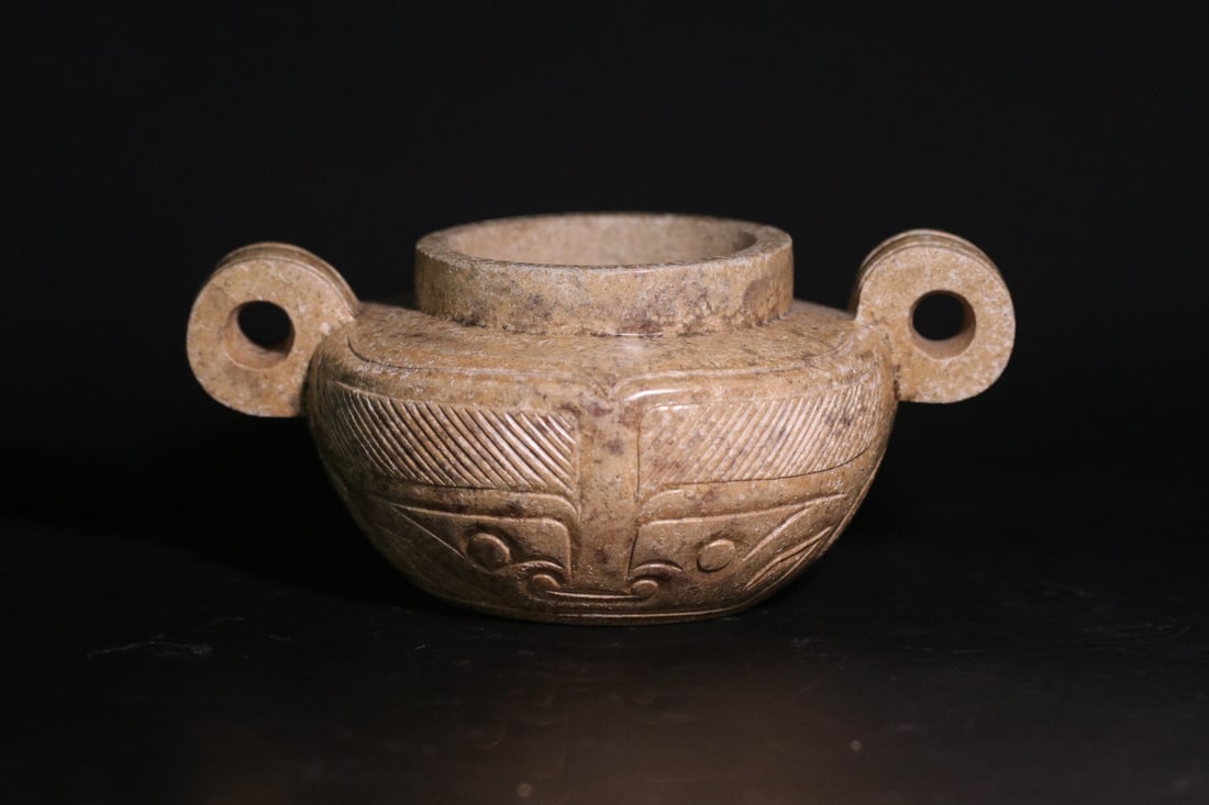 An Exquisite Gaogu Jade Beast-Face Pattern Double-Ears Censer: An Exquisite Gaogu Jade Beast-Face Pattern Double-Ears Censer,Ancient Time, China,Size:5.3inx3.8inx2.4in,Weight:421.3g 高古玉兽面纹双耳炉,远