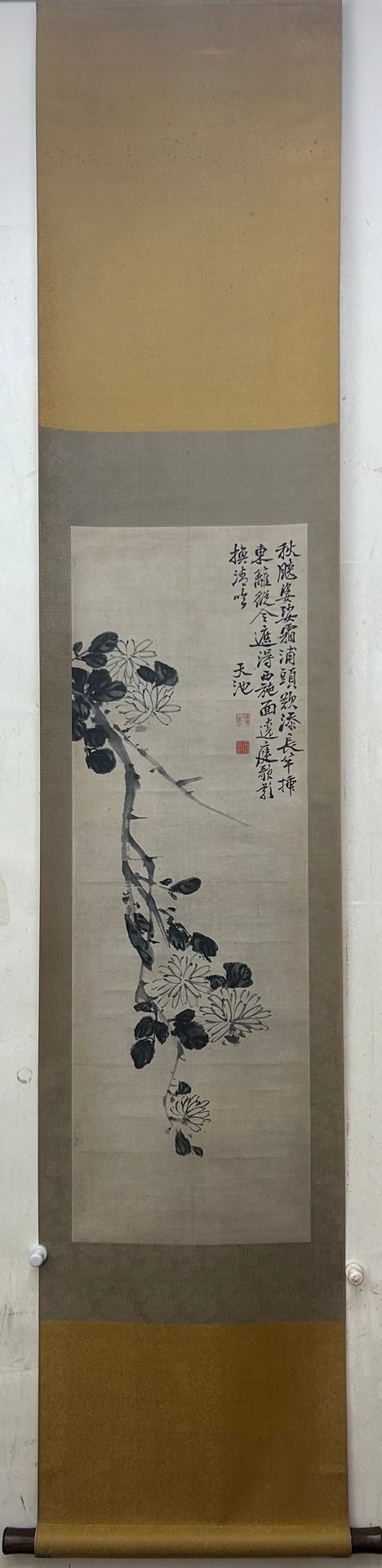 A Chinese Vertical Scroll Ink Painting of Flowers on Paper: A Chinese Vertical Scroll Ink Painting of Flowers on Paper,Ming Dynasty, China,Xu Wei,without frame size:50.4inx13.4in